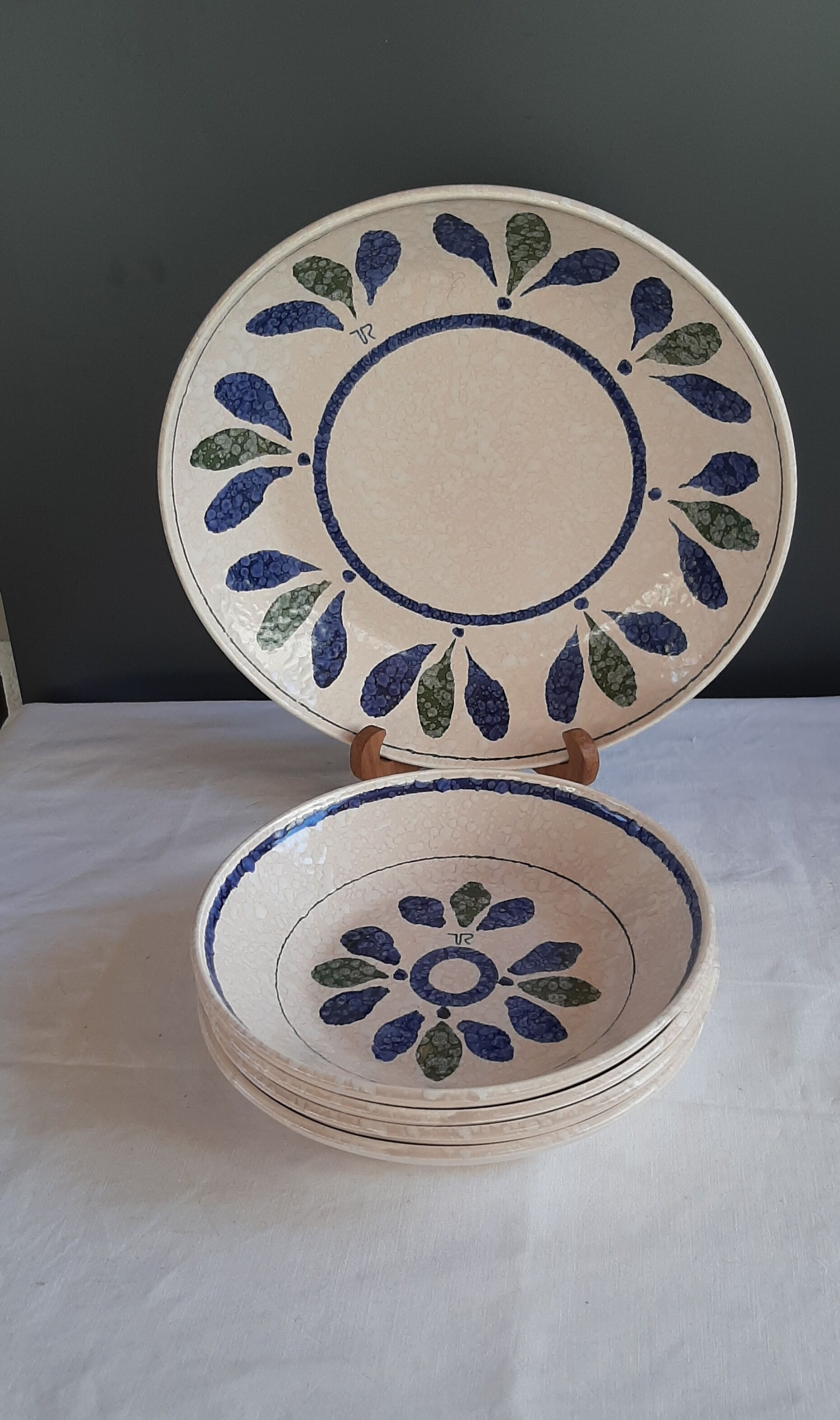 Toy Riont dish and plates