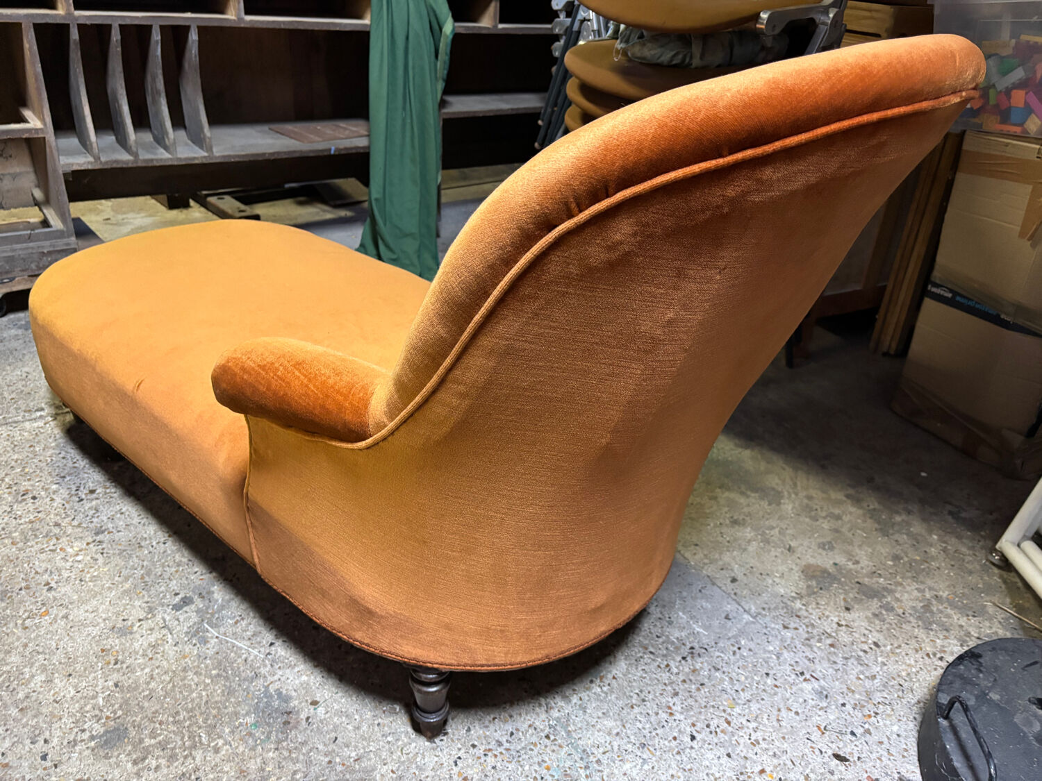 Antique velvet chaise longue