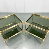 Paire de tables d'appoint ou de chevet en laiton et verre fumé, années 1970