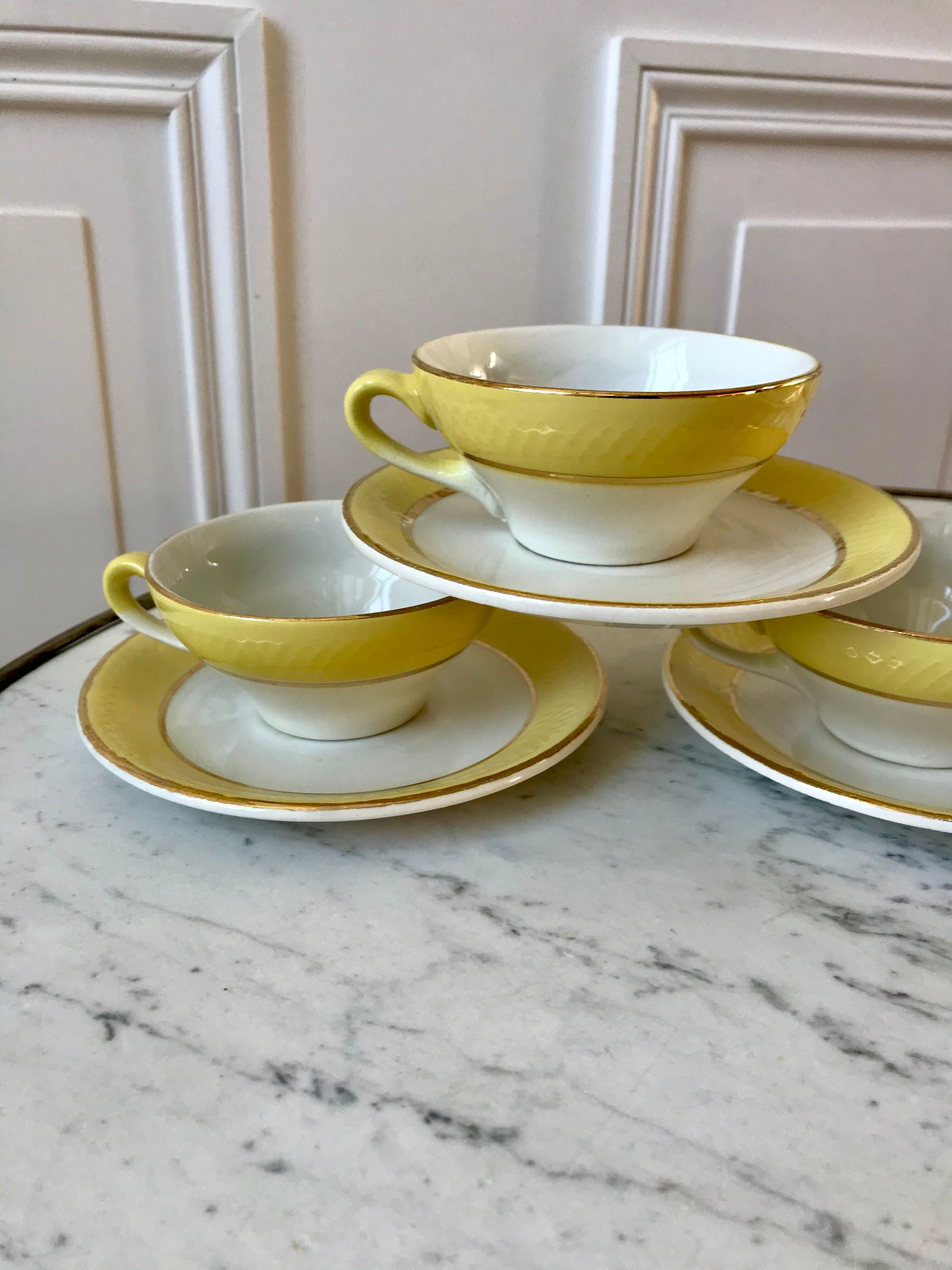 Ensemble de 5 tasses et sous-tasses jaune poussin Moulin des Loups années 50