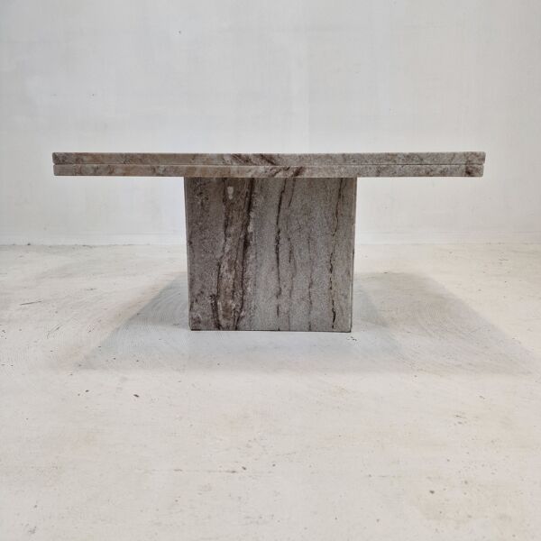 Table d’appoint en granit, années 1980