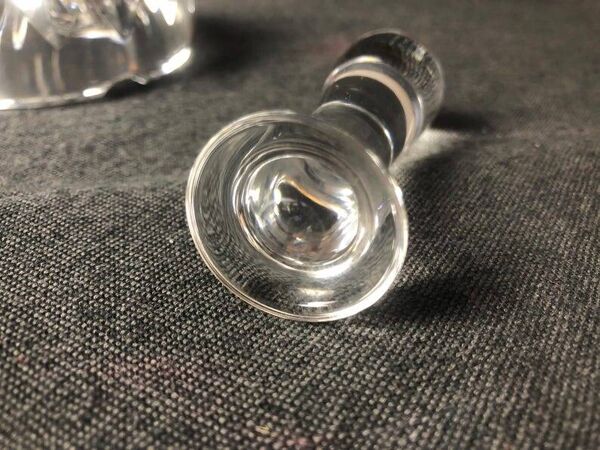 Cendrier en cristal Baccarat, motif Mortier et pilon, estampillé, France