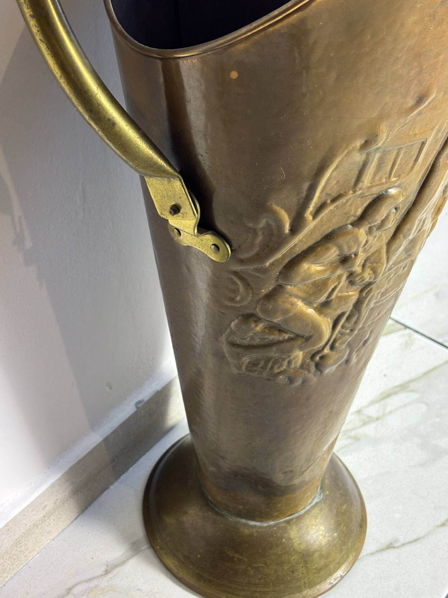 Vintage umbrella stands in solid brass and copper – Relief decoration