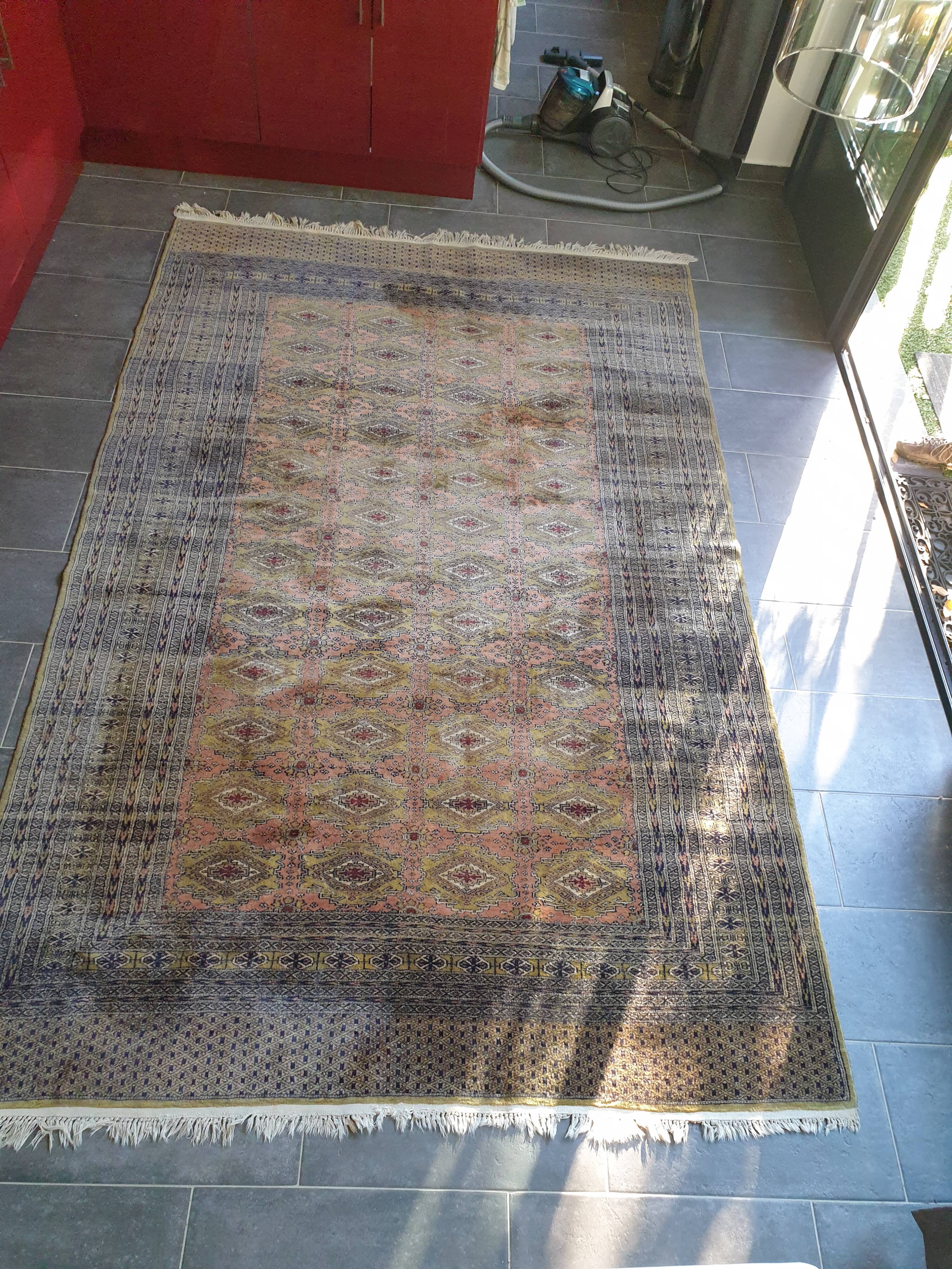 Hand-knotted silk rug 192x 300cm