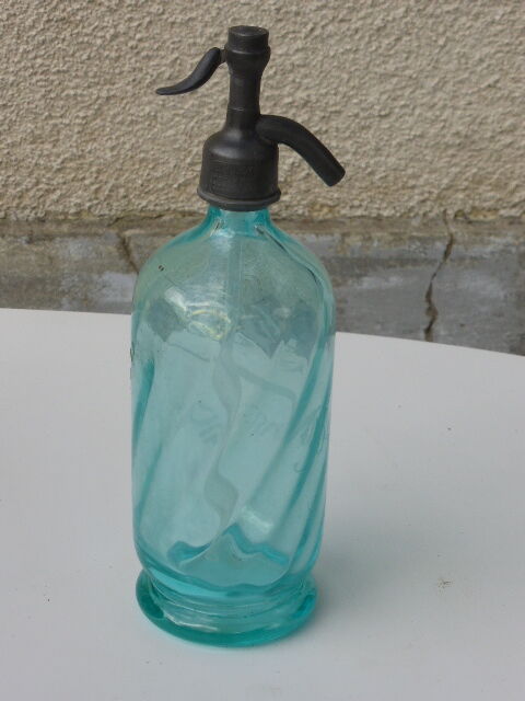 Turquoise blown and twisted glass siphon, Belle Epoque period, tin cap dated 1925, Boyer and Brush, Terre noire