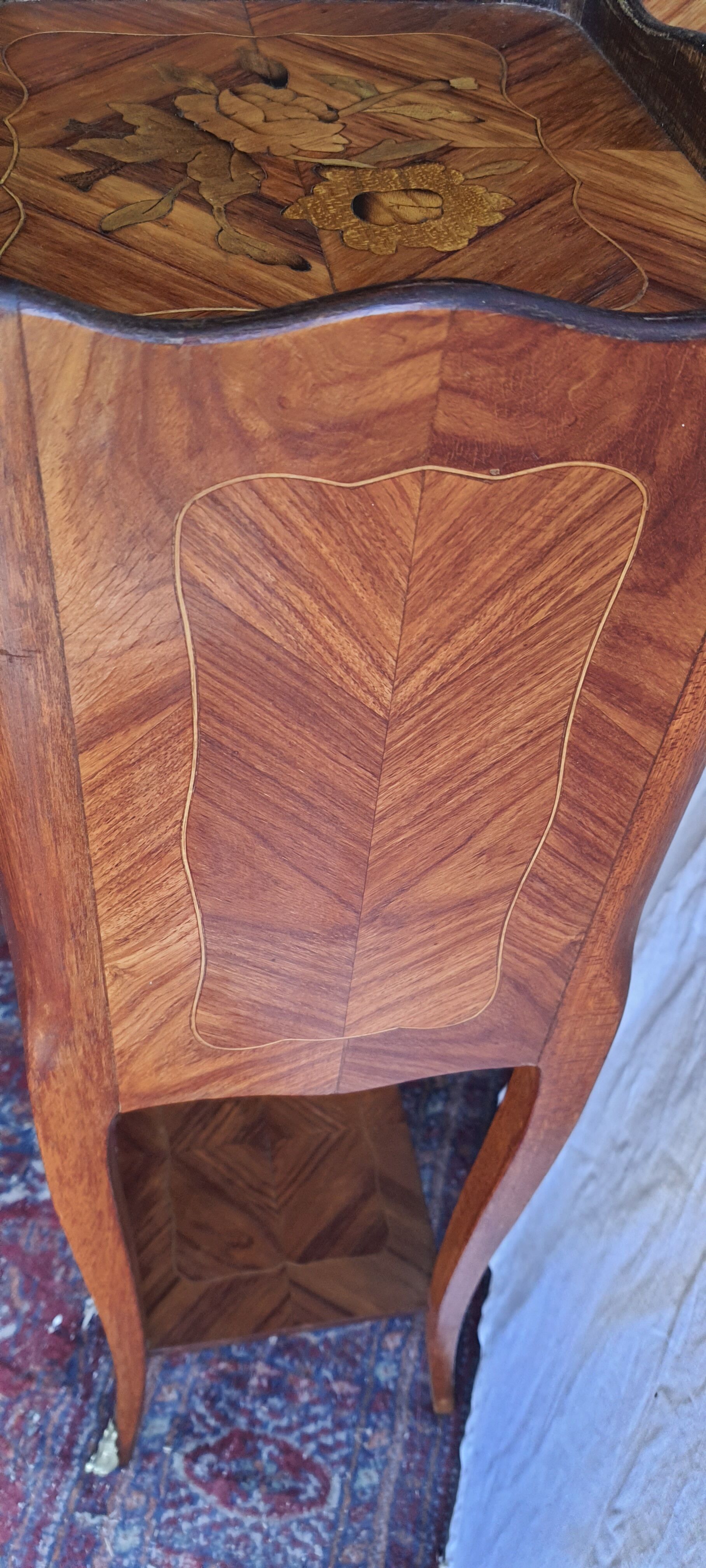 Paire de chevets en marqueterie