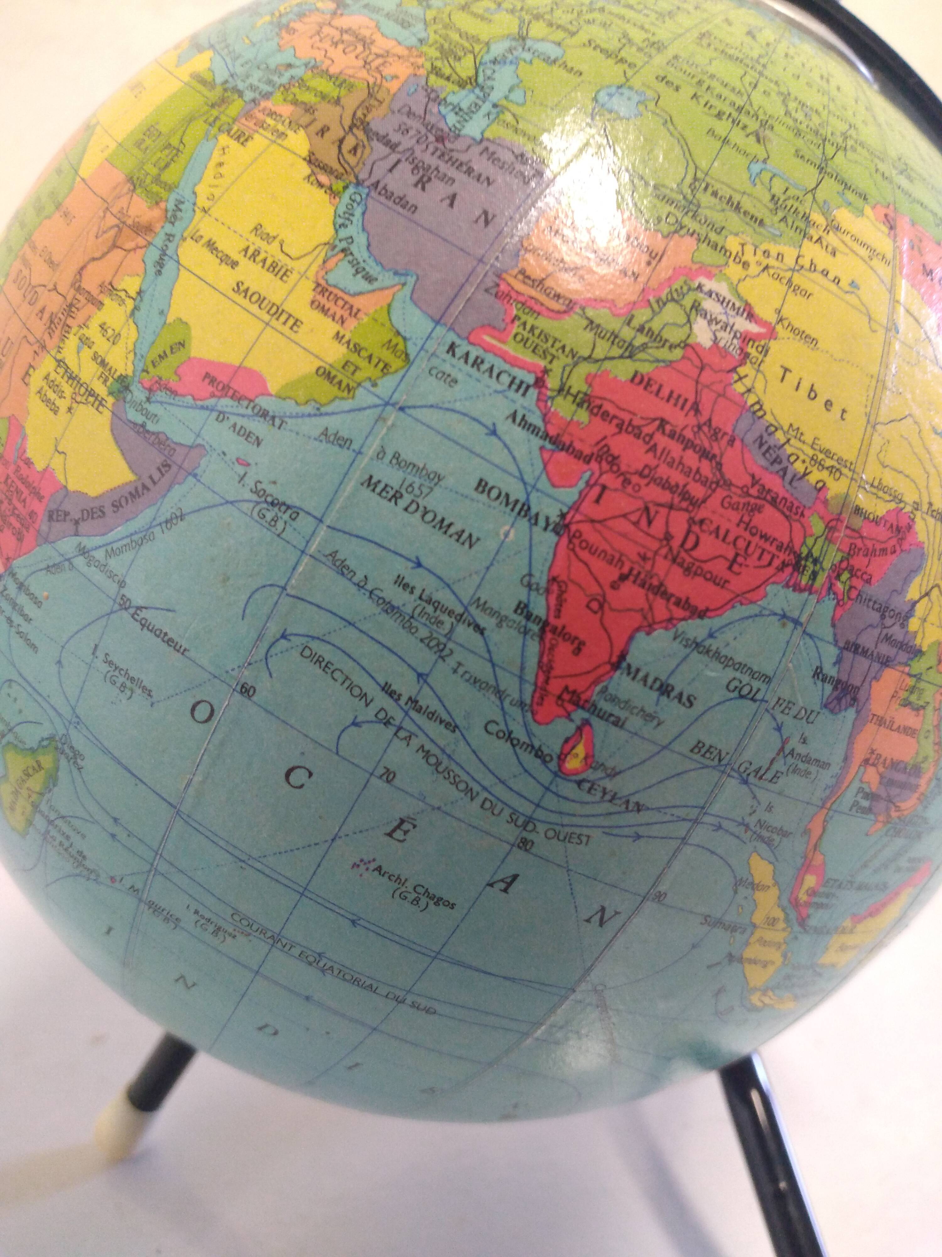 Ancien Globe terrestre carte taride