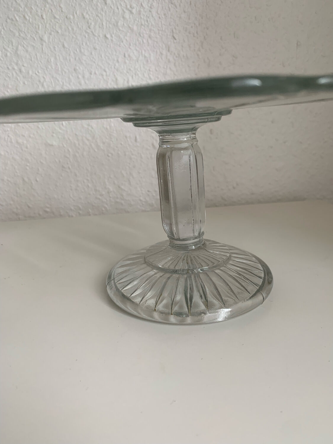 Glass cake dish