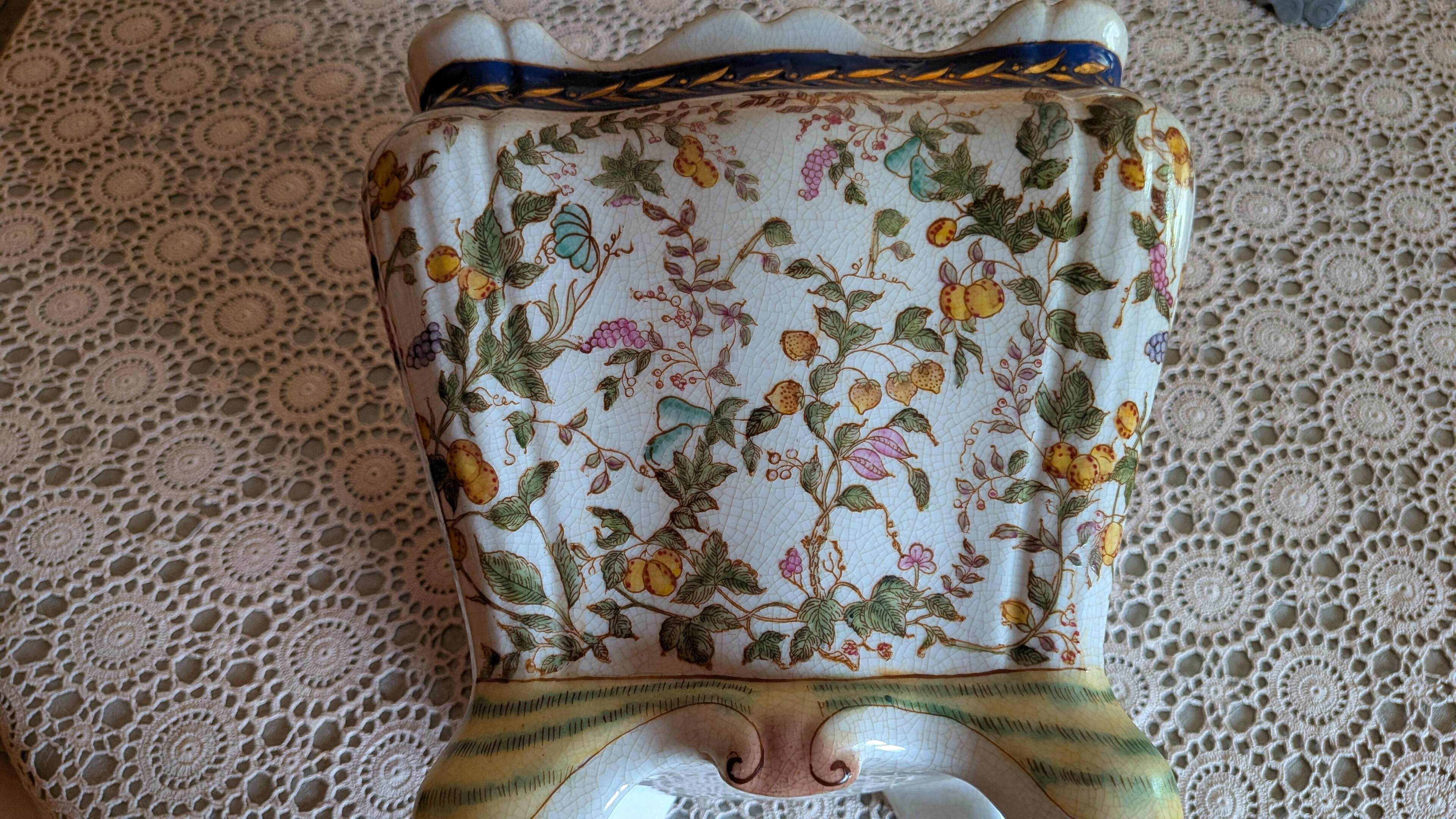 Antique jardinière in Lunéville earthenware – 1885 – Bird decoration
