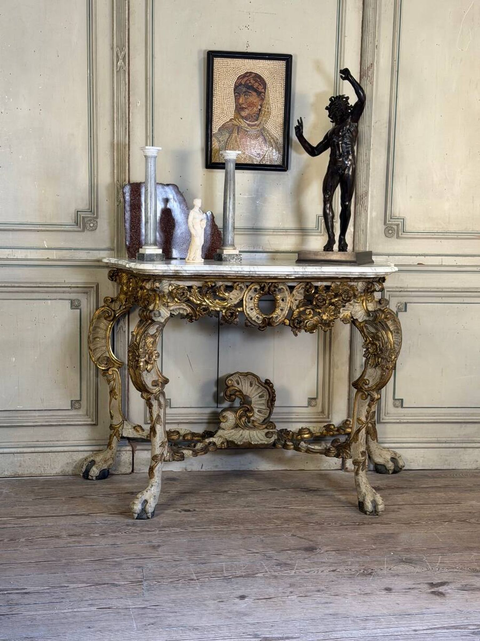 Console en bois peint et doré, Italie, XVIIIème siècle