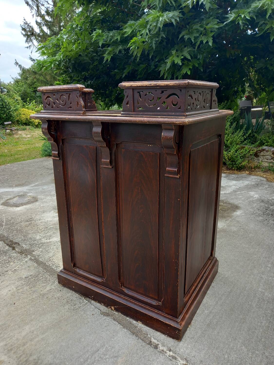 Former reception desk from the 1920s