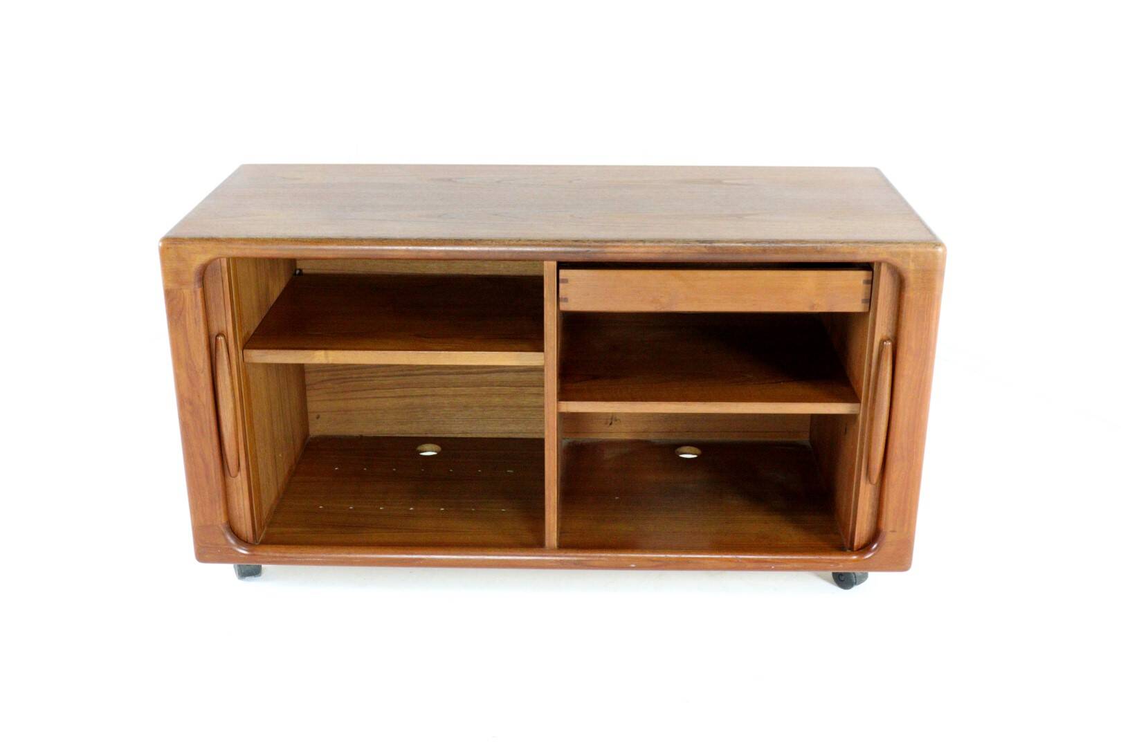 Dyrlund audio / tv cabinet 'Gronhoj'
