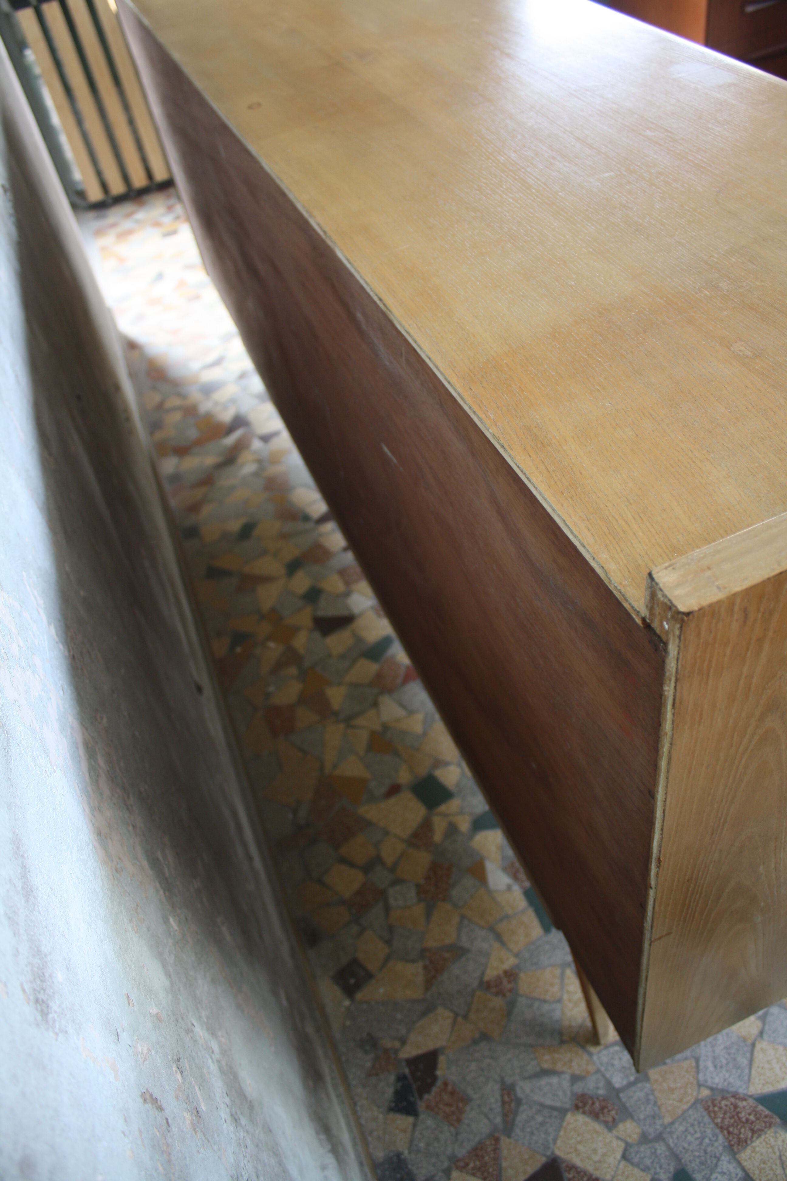 Enfilade vintage chêne clair pieds compas