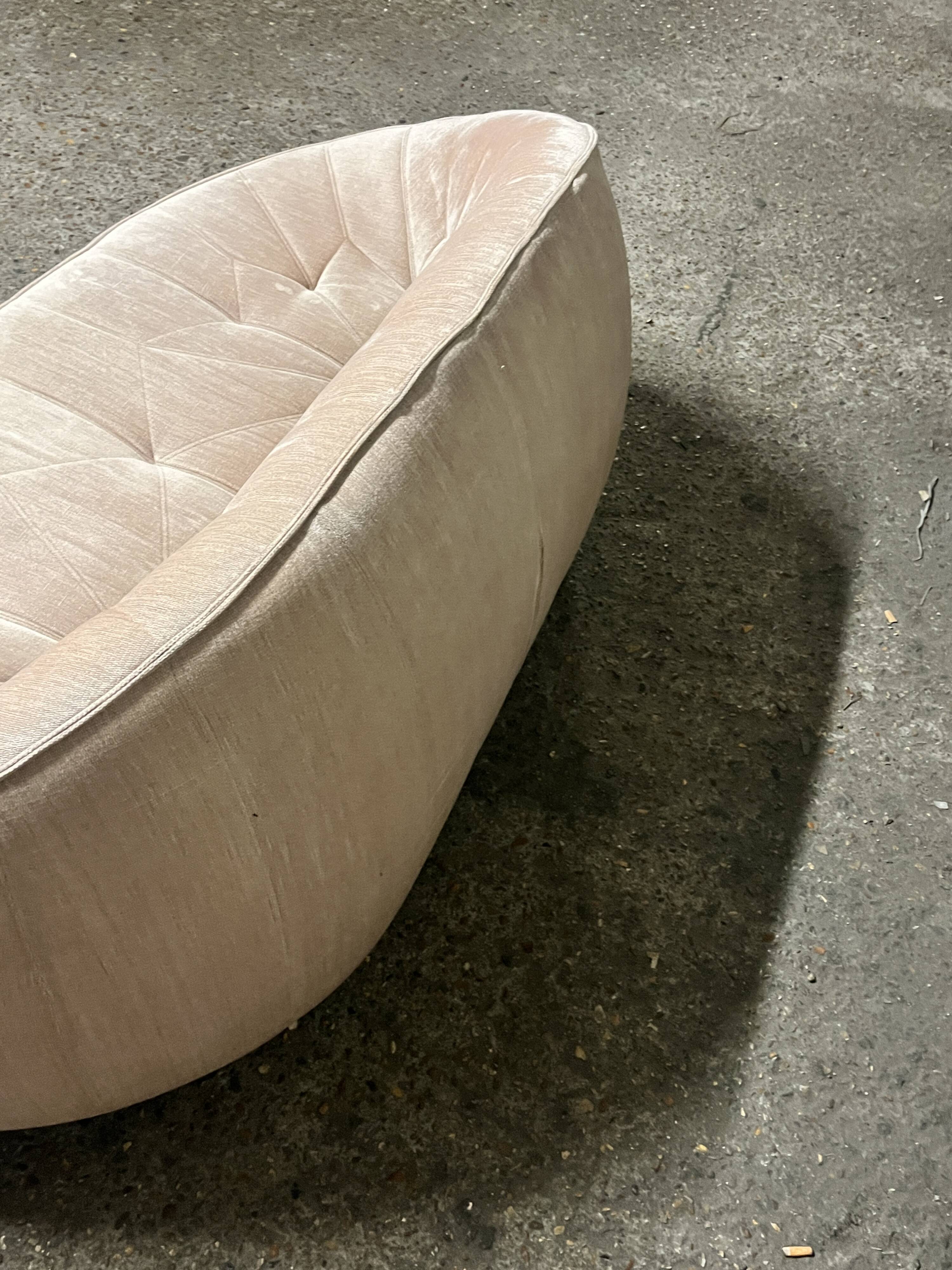 Cinna 'Ottoman' sofa in pale pink velvet, Ligne roset 1980