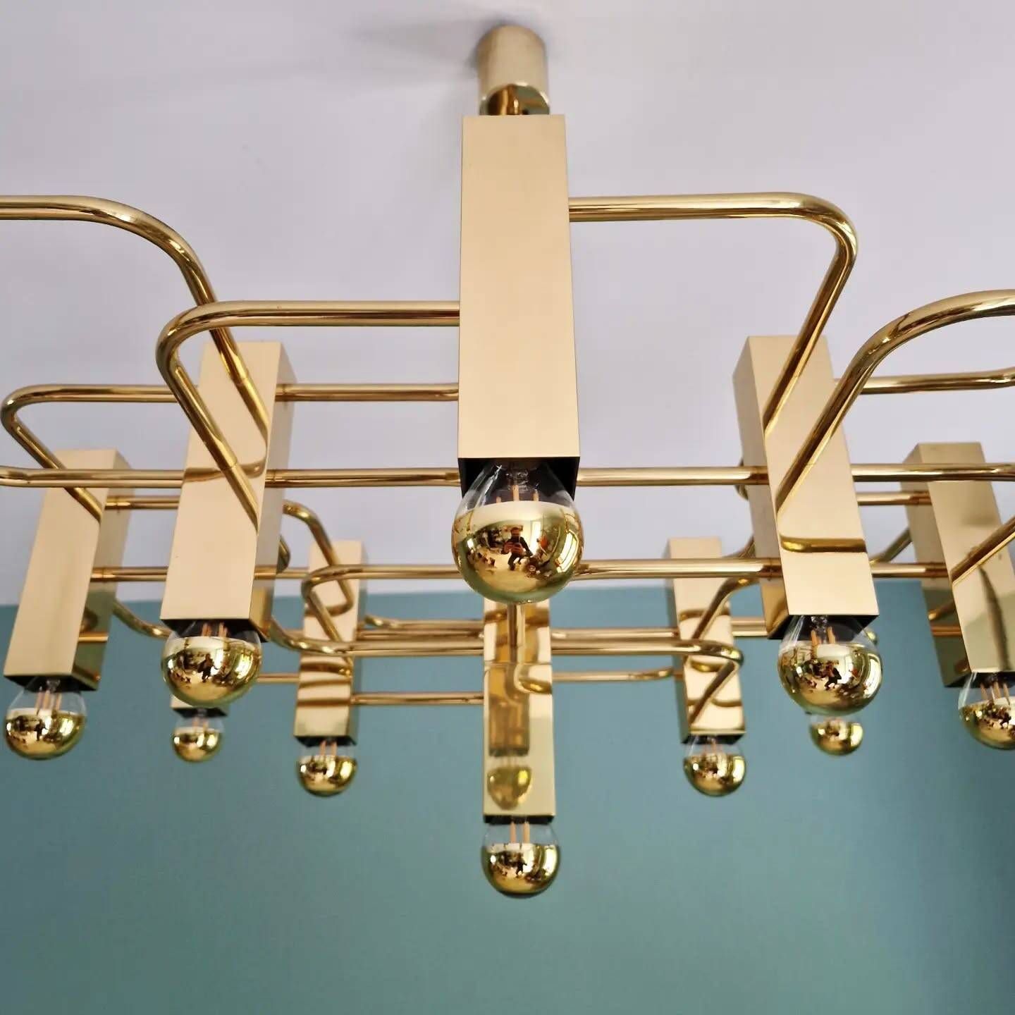 Geometric brass chandelier, design by Gaetano Sciolari, Boulanger, 1970.