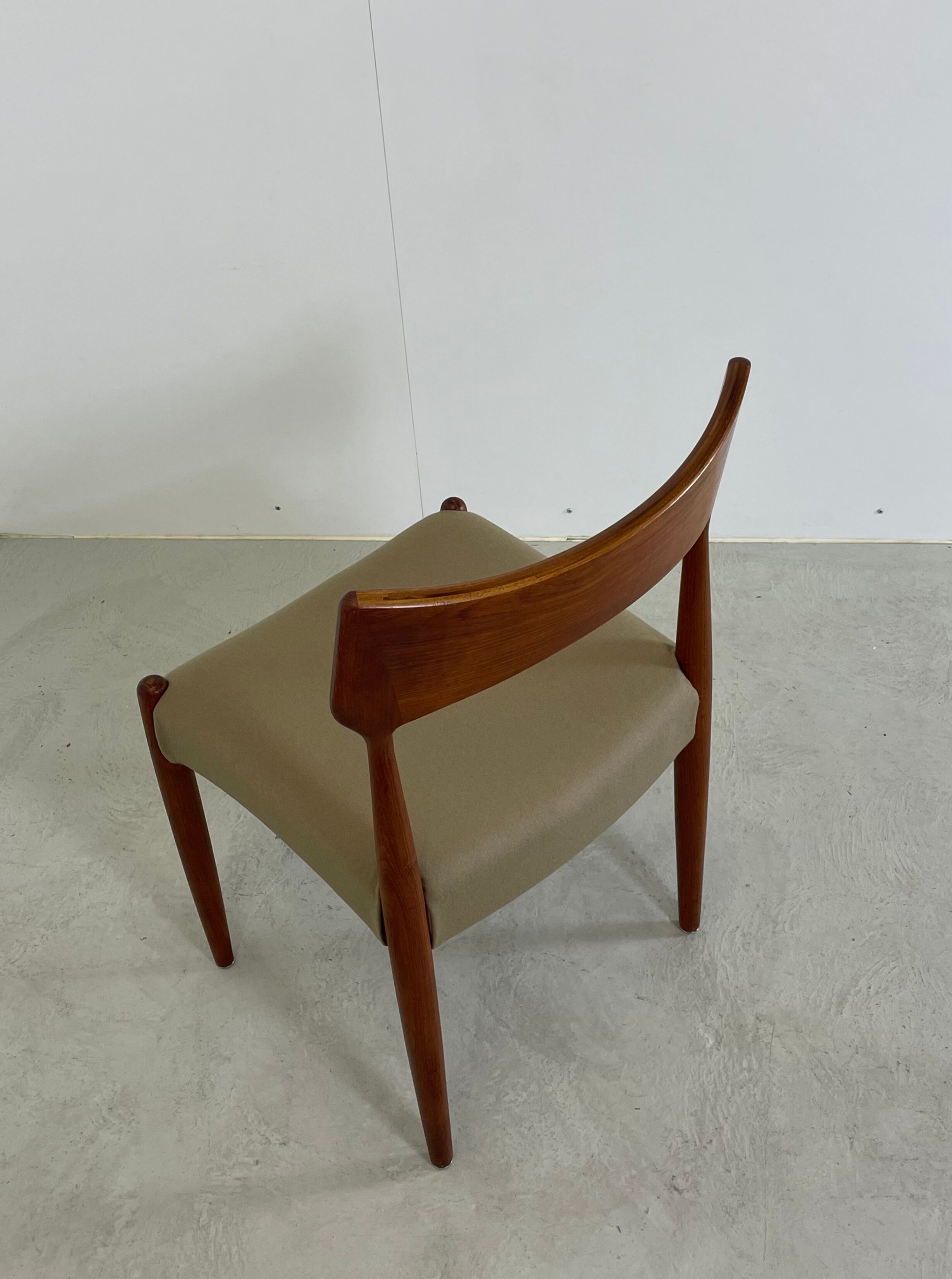 Danish MidCentury Dining Chair Model 142 by Bernt Petersen, 1960