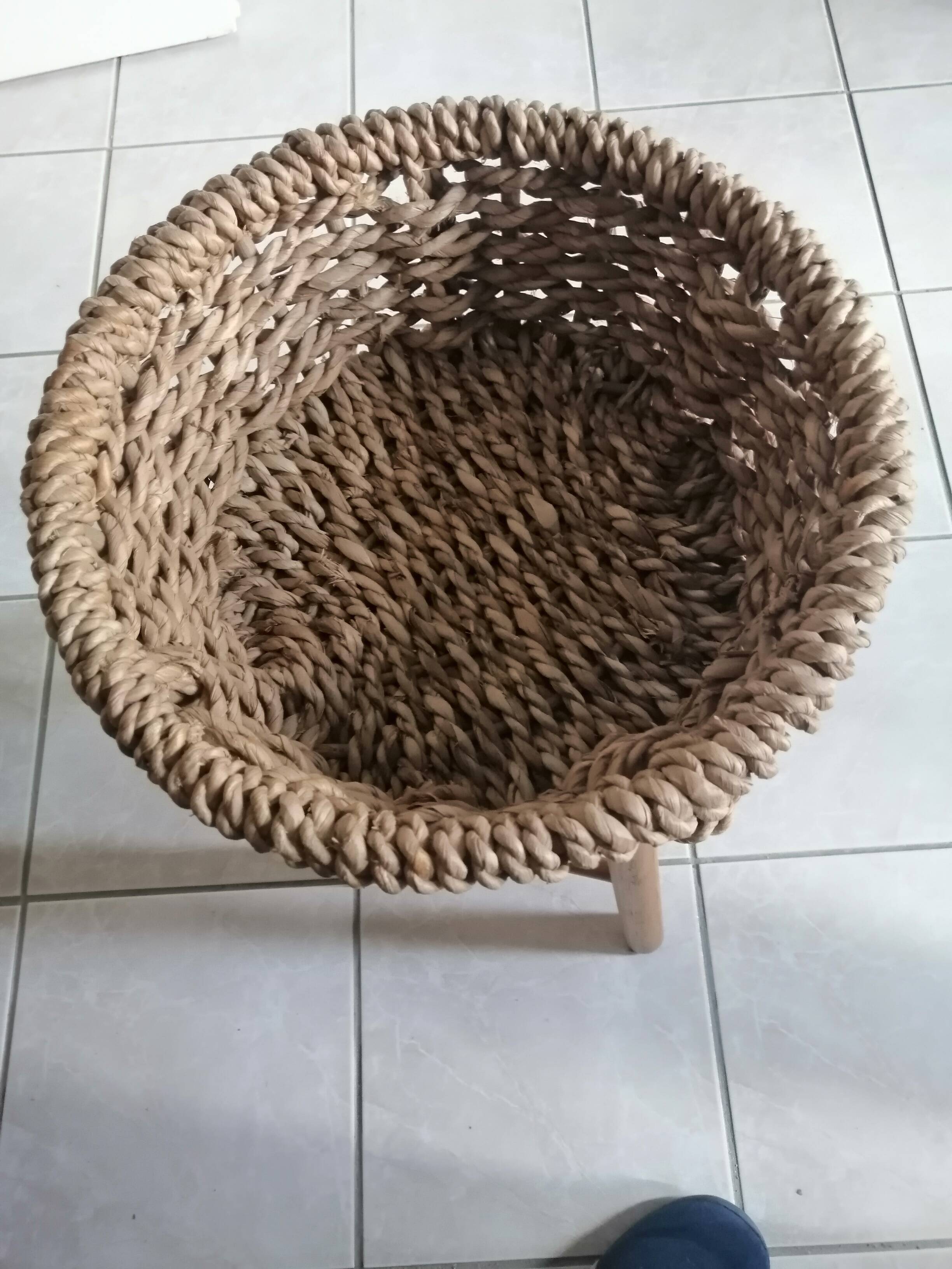Woven round basket
