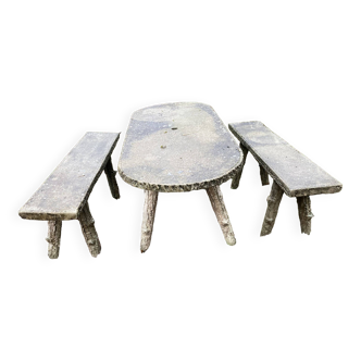 1 table et 2 bancs en ciment, faux bois, rocaille, années cinquante. 150 cm