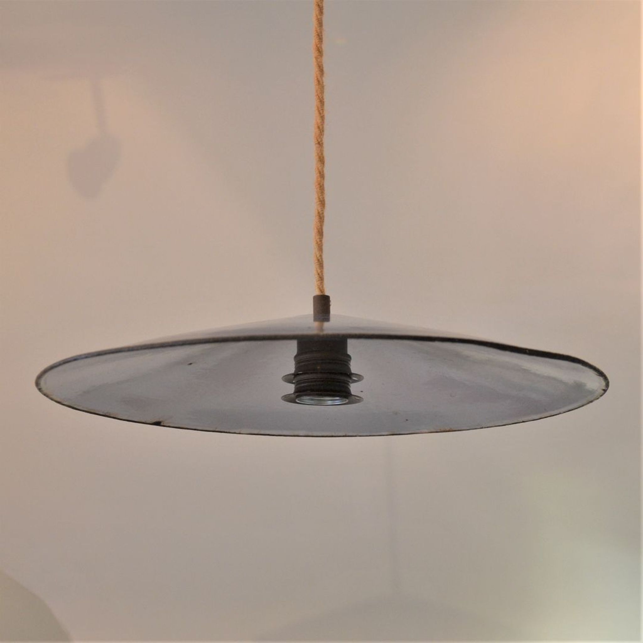 Vintage pendant lamp in blue enamel – rust and jute finishes