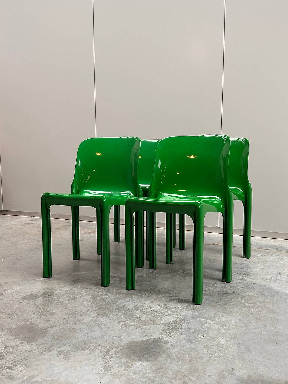 Set of 4 green stackable chairs 'Selene', Vico Magistretti, Artemide, 1960s
