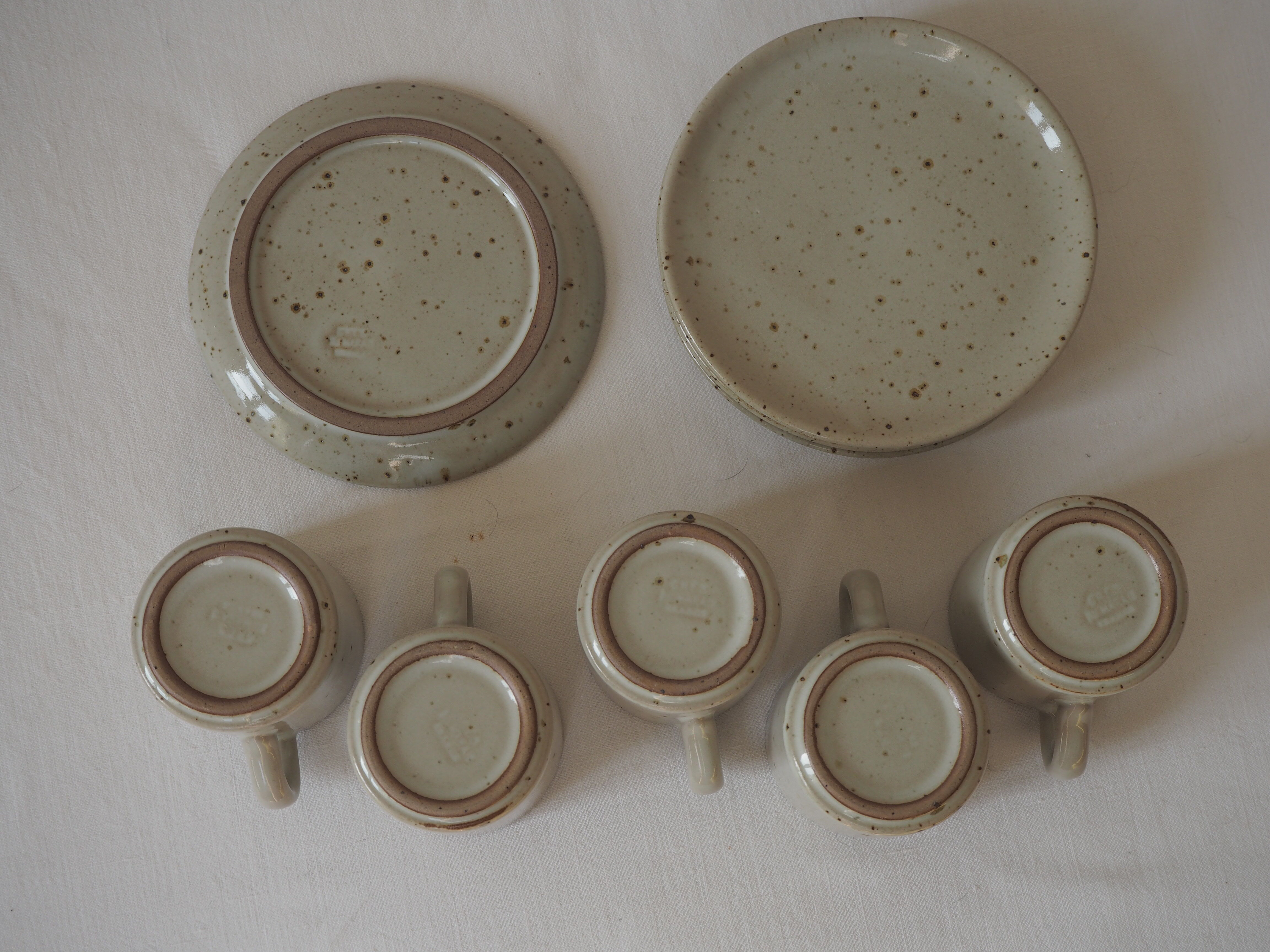 Set de 5 tasses à café en grès du Marais avec soucoupes