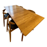 Extensible table Made.com model Jenson for 6 to 8 people.