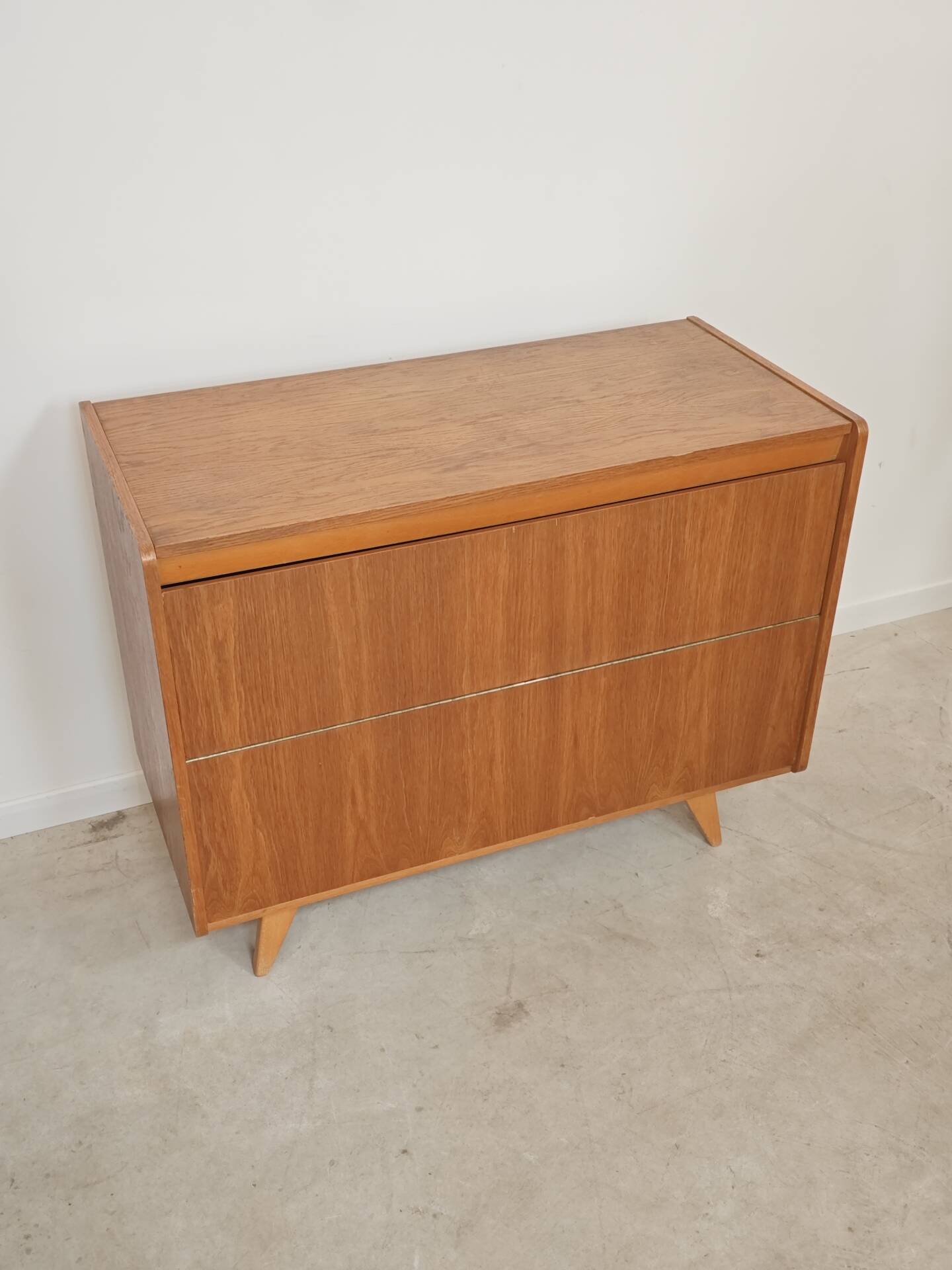 Coffre rangement / mini bar U459 par Jiri
Jiroutek pour Interier Praha
