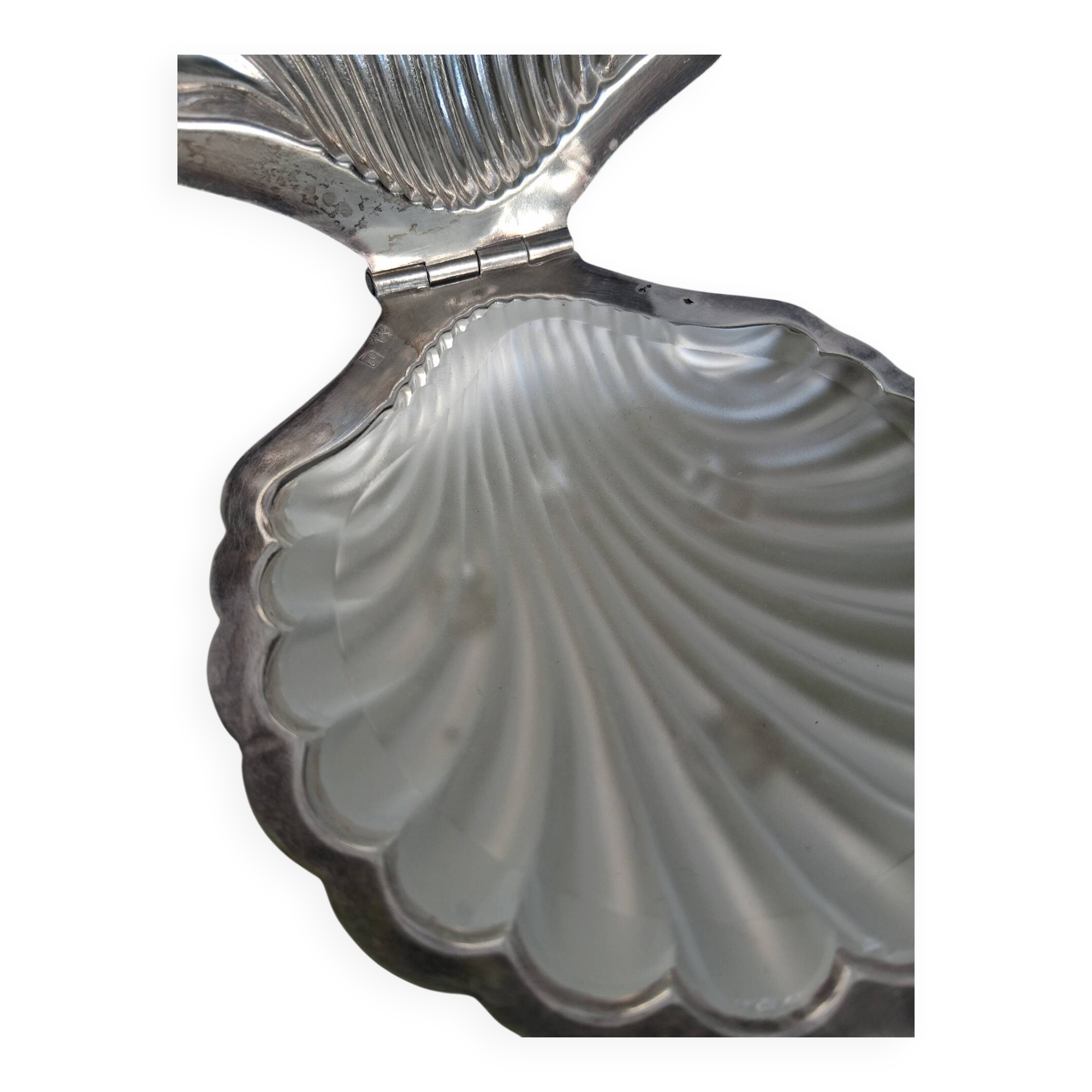 Old shell-shaped butter dish in silver-plated metal - trinket dish.
