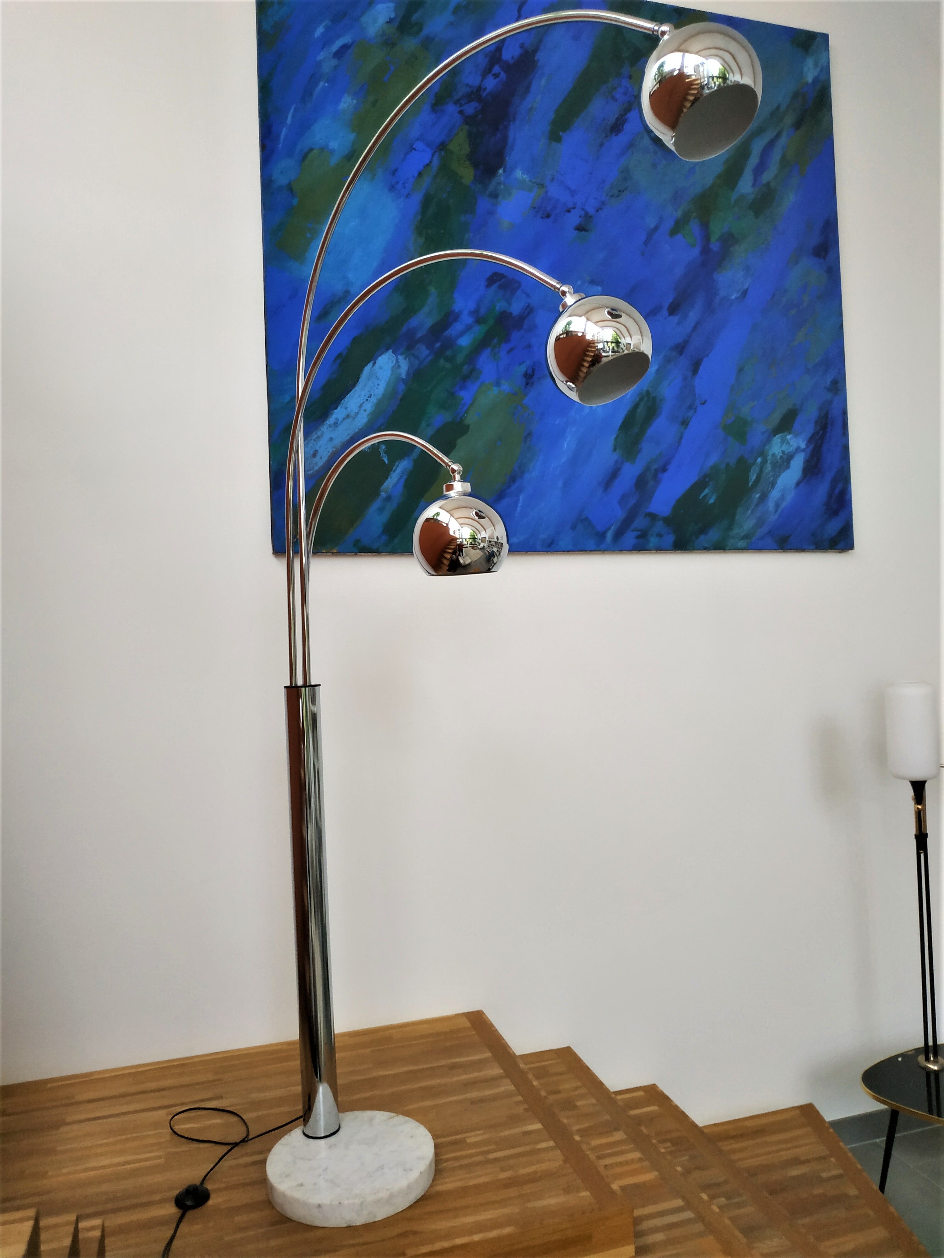 Floor lamp "Lily of the valley" in chromed metal by G. Reggiani 70s