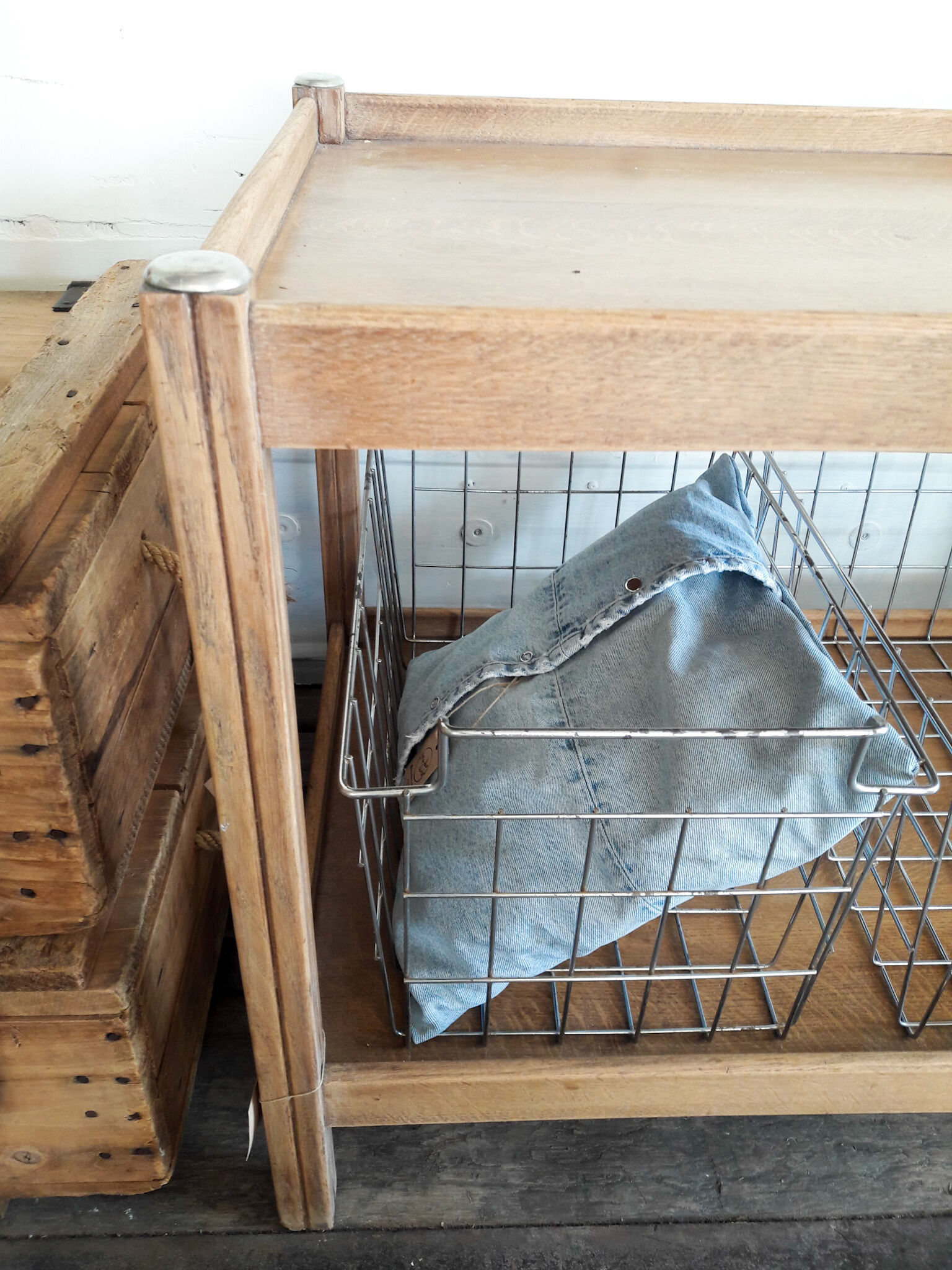 Wooden dessert with chrome steel lockers