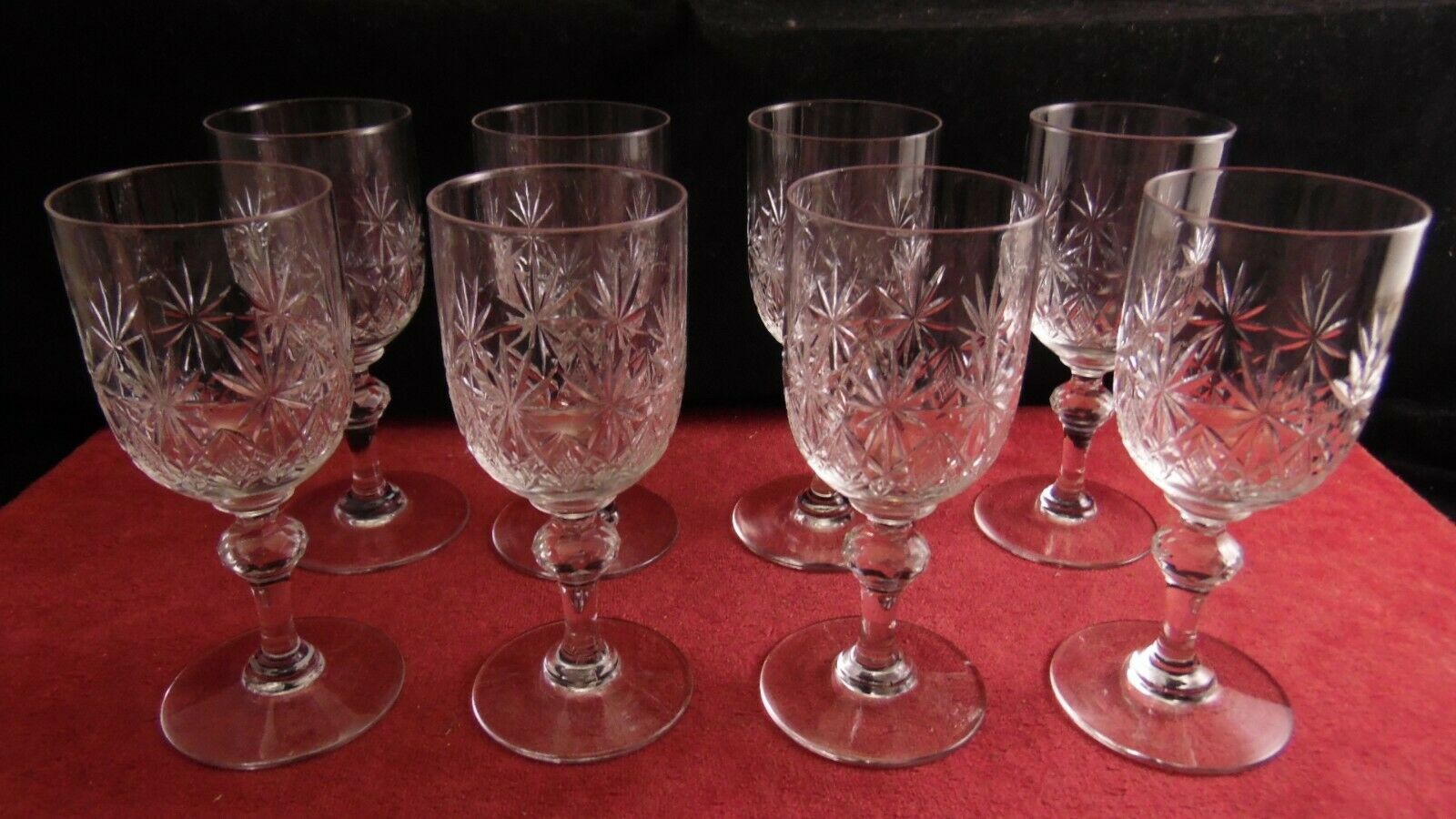 Service de 8 verres à vin en cristal de Saint Louis ou Baccarat