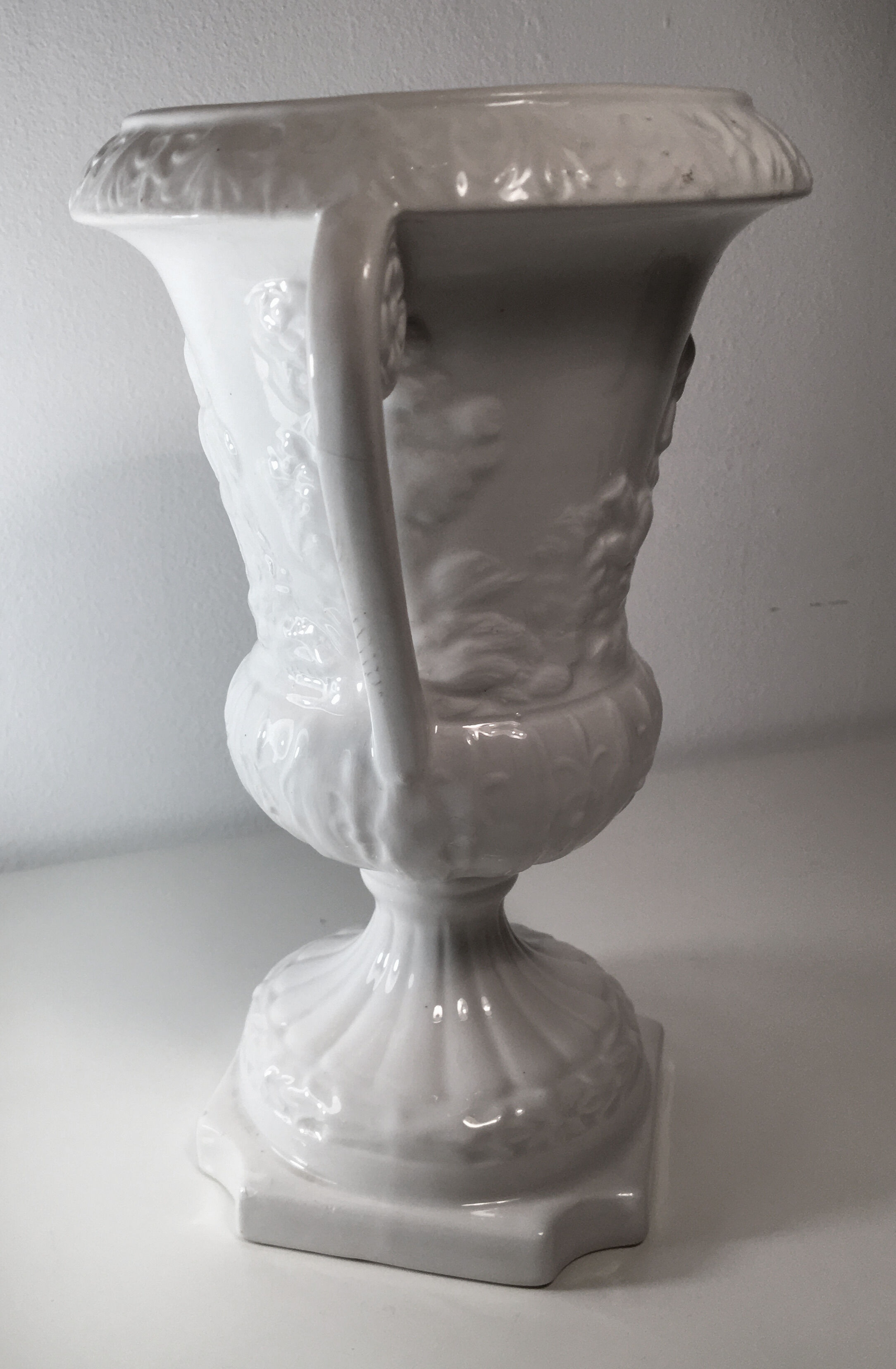 Vases "Medicis" balustre with two white ceramic handles