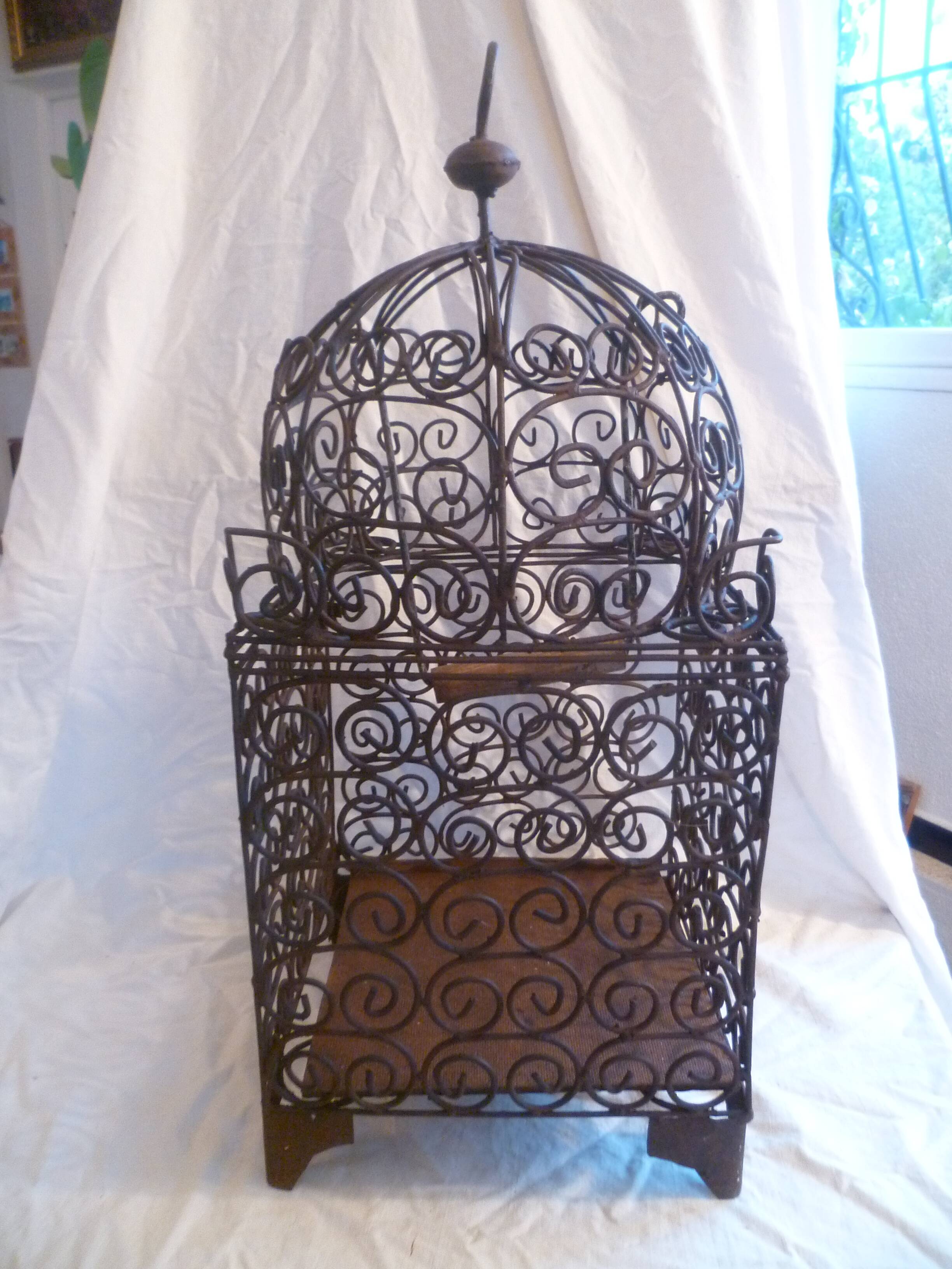 Vintage metal volute decoration