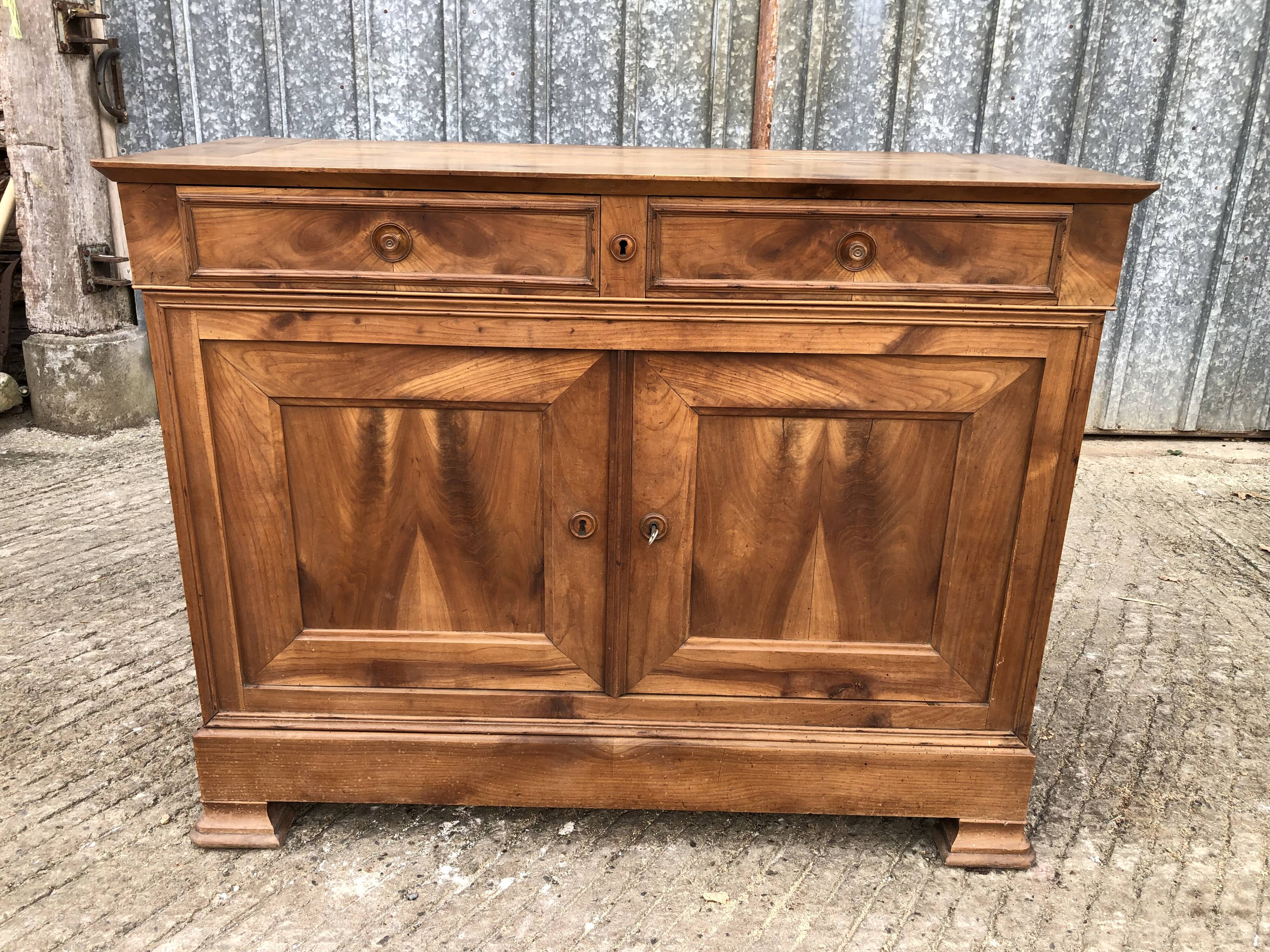 Antique low sideboard in solid cherry wood with 2 doors and 3 drawers