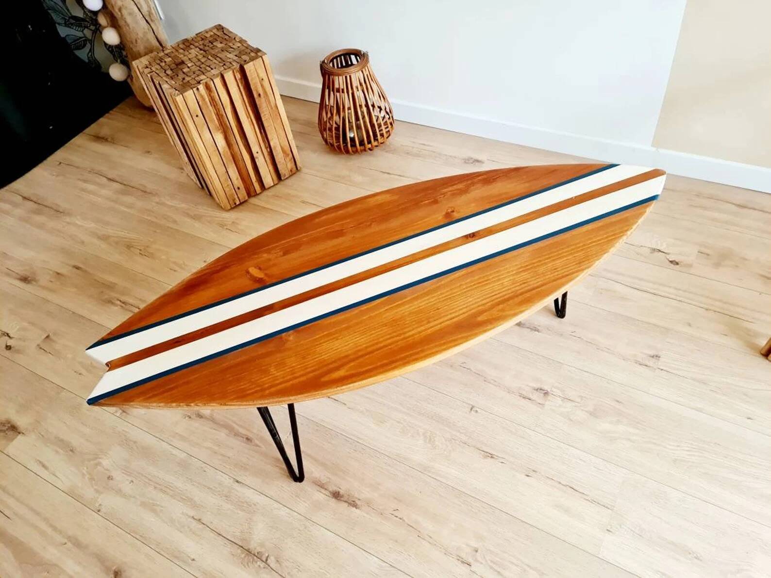 Surf coffee table | pin legs