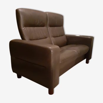 Canapé 2 places Stressless assise ultra confort, cuir Noblesse-Brown, canapé de grande qualité.