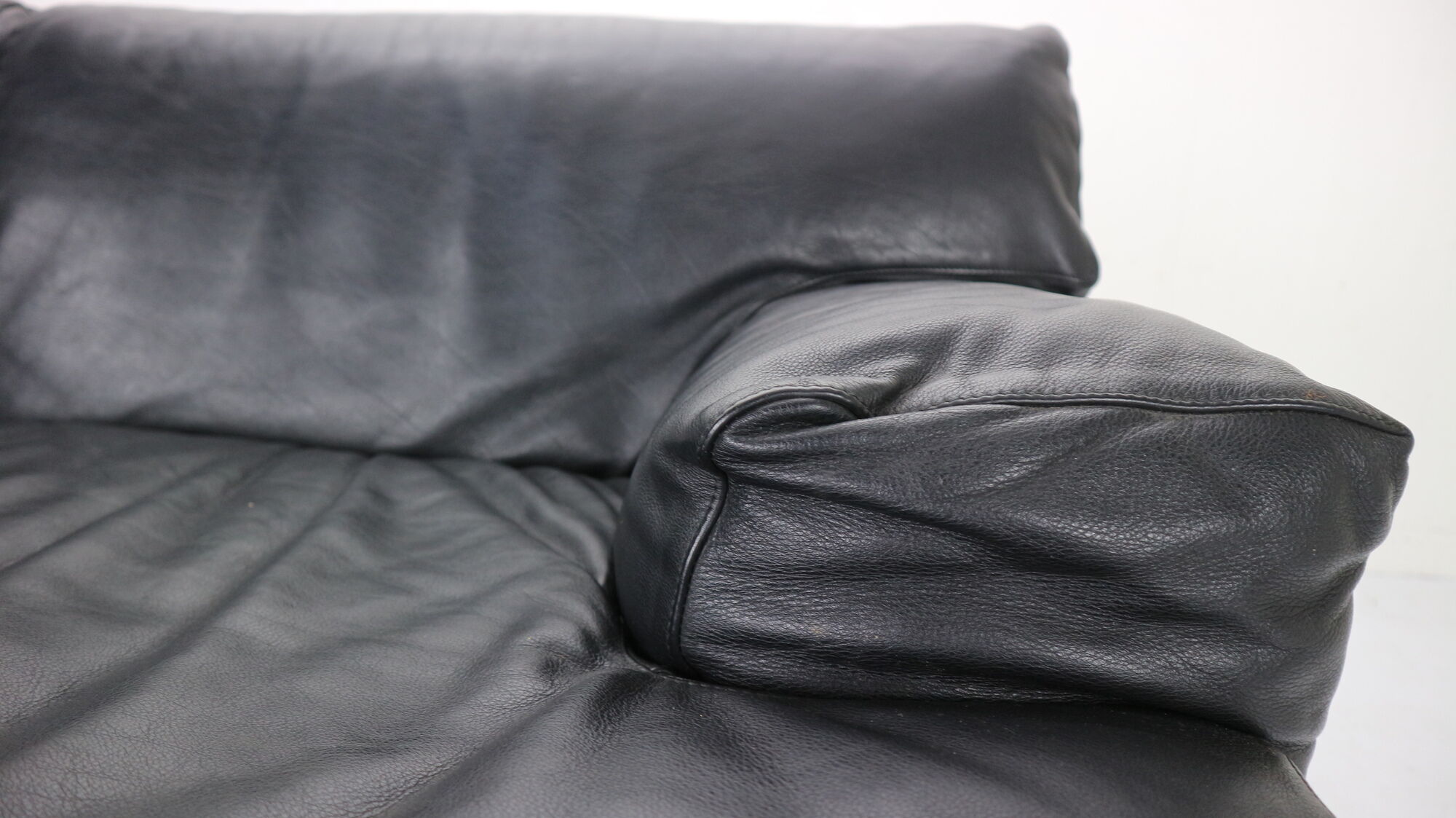 Leather 2-seater sofa "Fiandra" by Vico Magistretti for Cassina, 1970, Italy