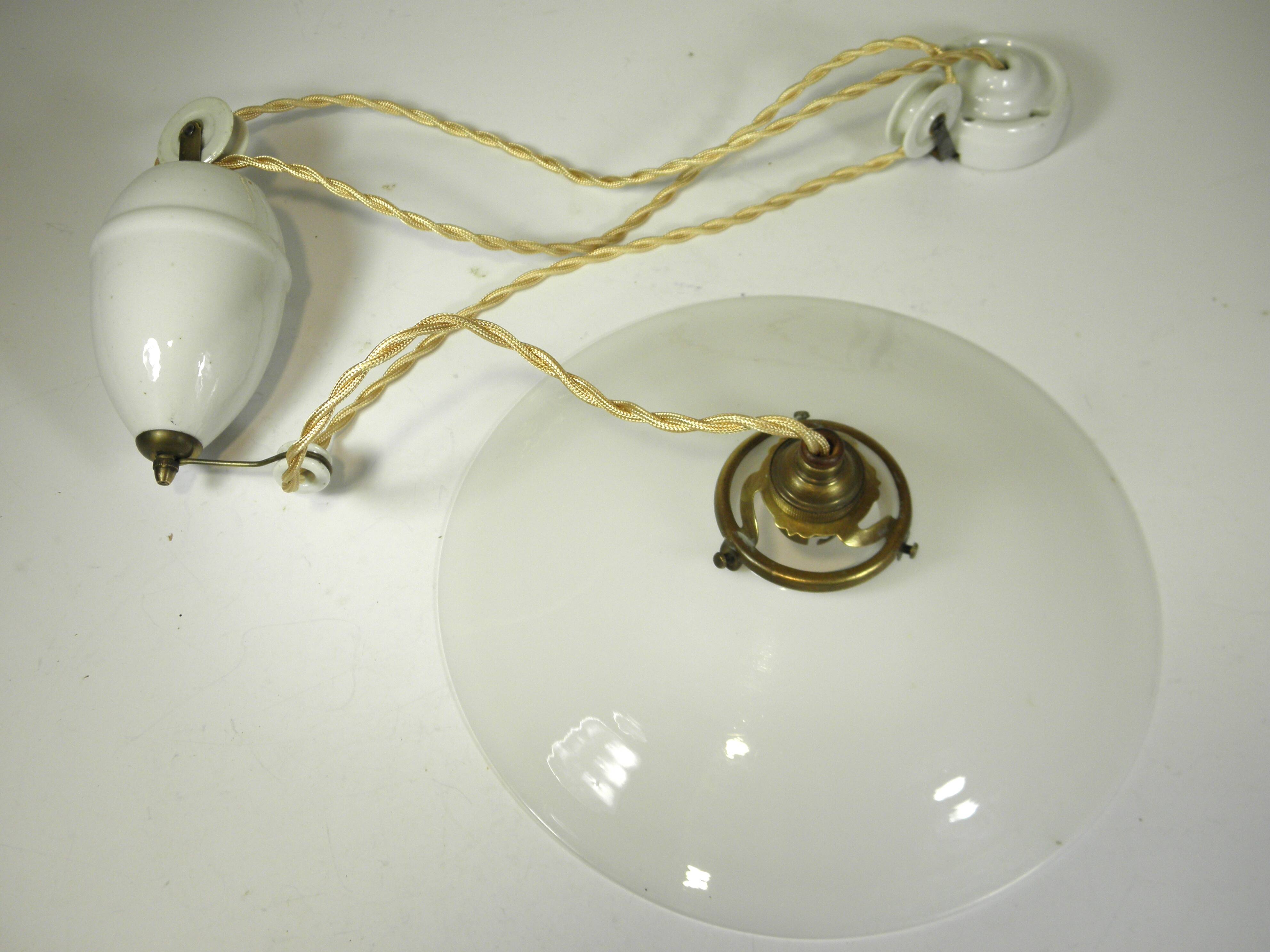 "Rise and fall" pendant light in opaline and porcelain