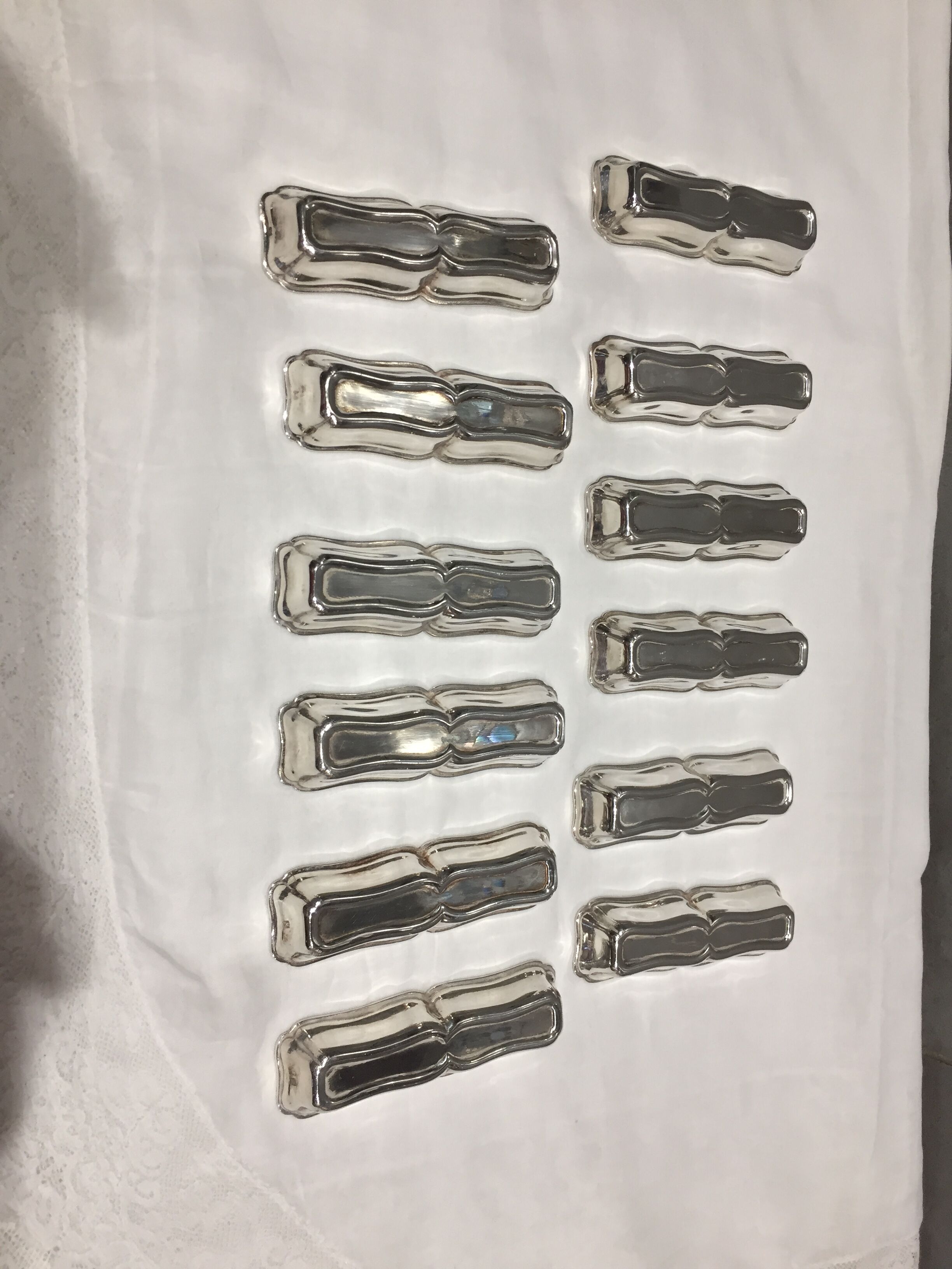 Lot of 12 silver metal knive holders