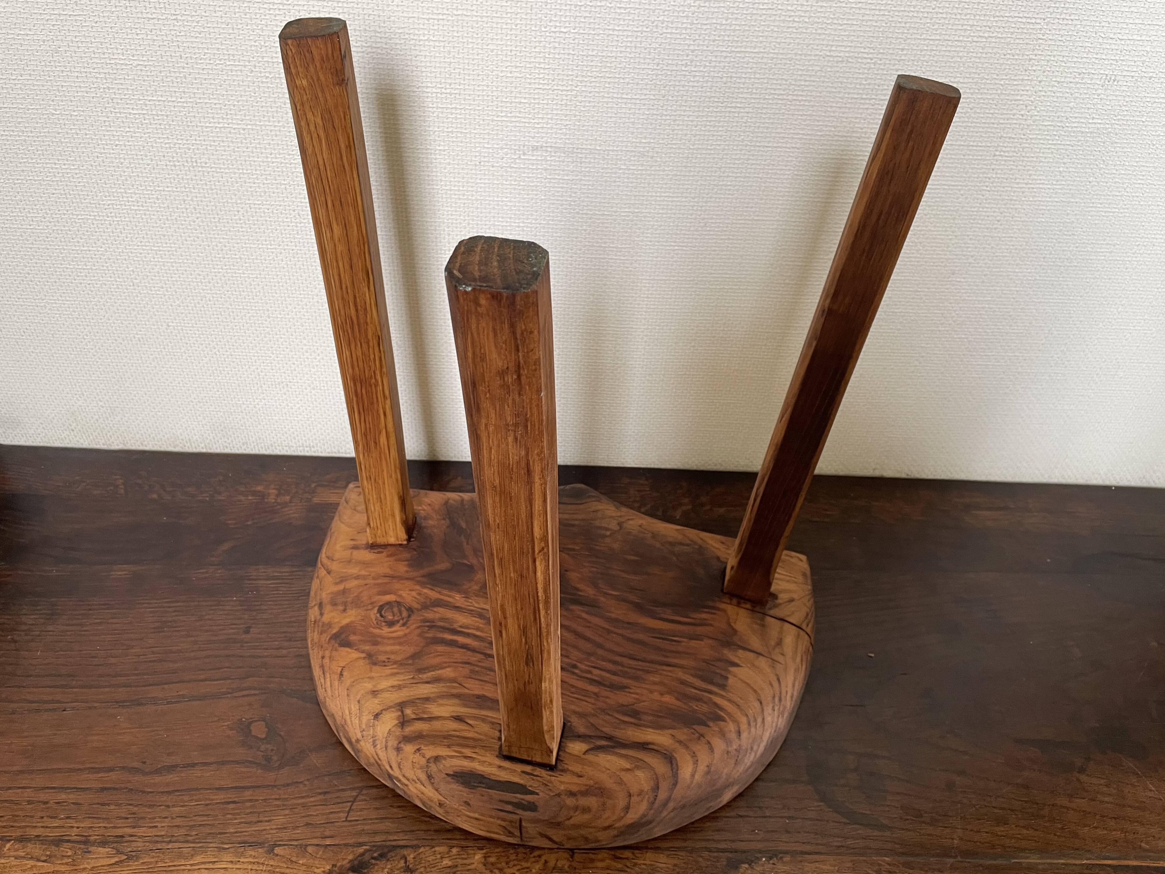 Tabouret tripode