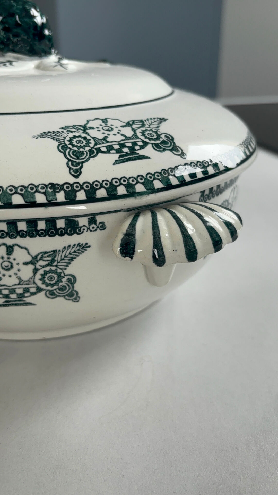 Antique soup tureen from Saint-Amand in ironstone – Sté Amandinoise