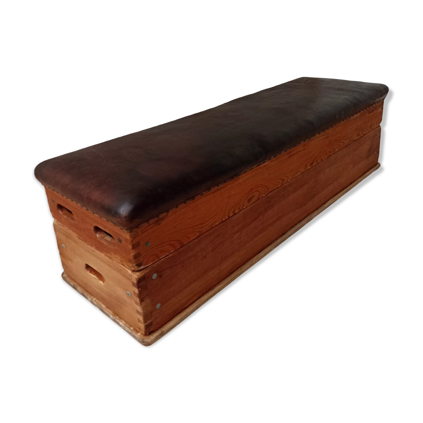 Bench, former gymnastics plinth