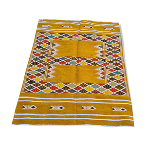 tapis motarde à motifs
