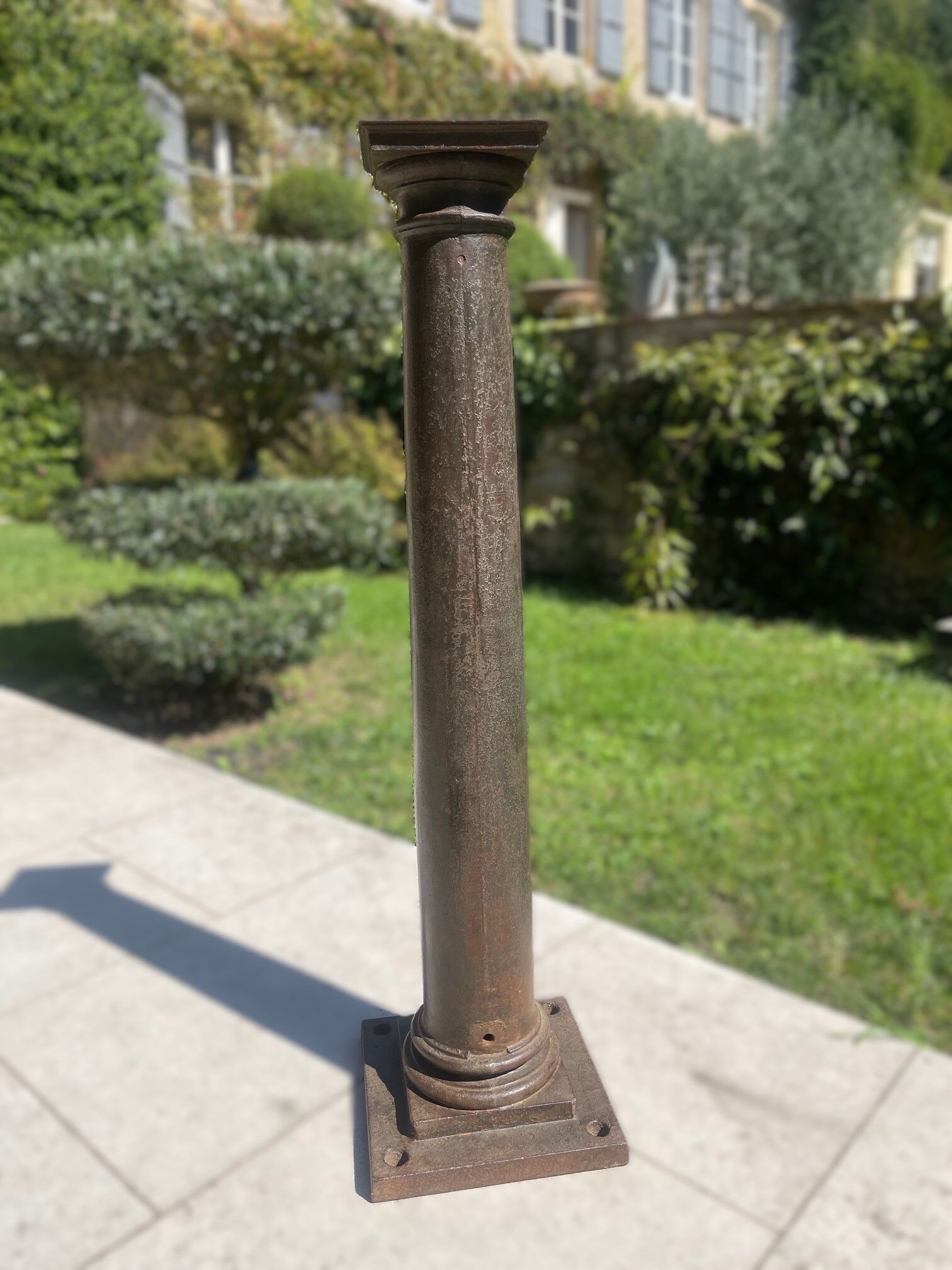 Column in antique cast iron