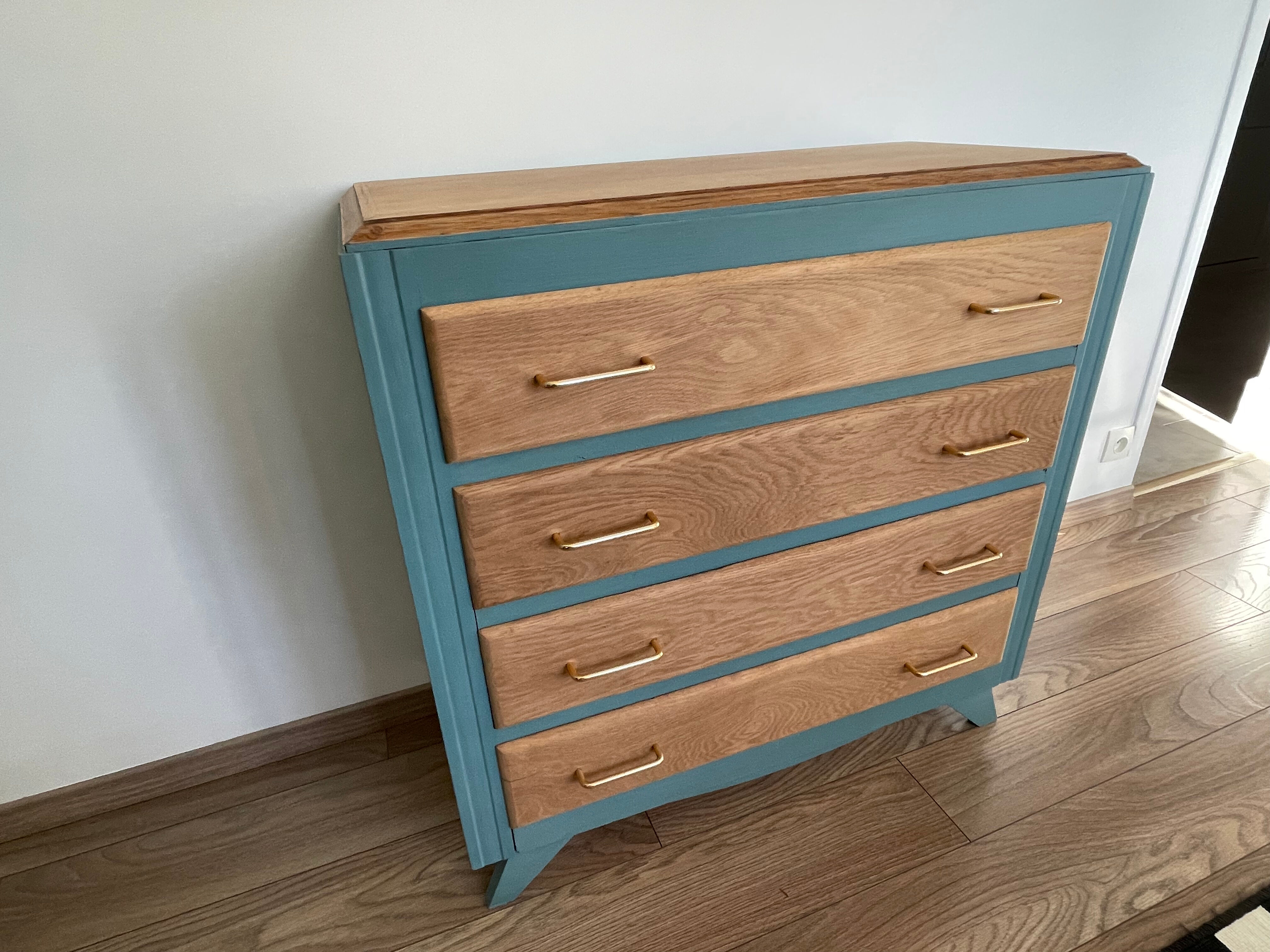 Renovated oak compass foot chest of drawers