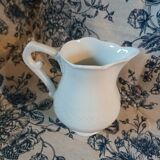 Petit pichet ancien en porcelaine 