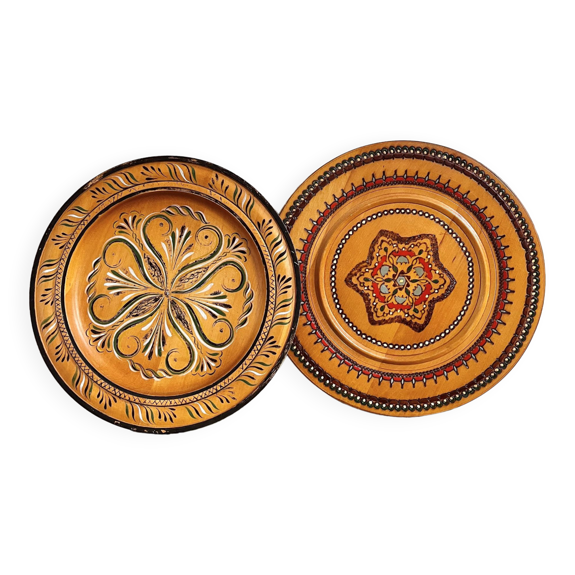 Vintage wooden decorative plates