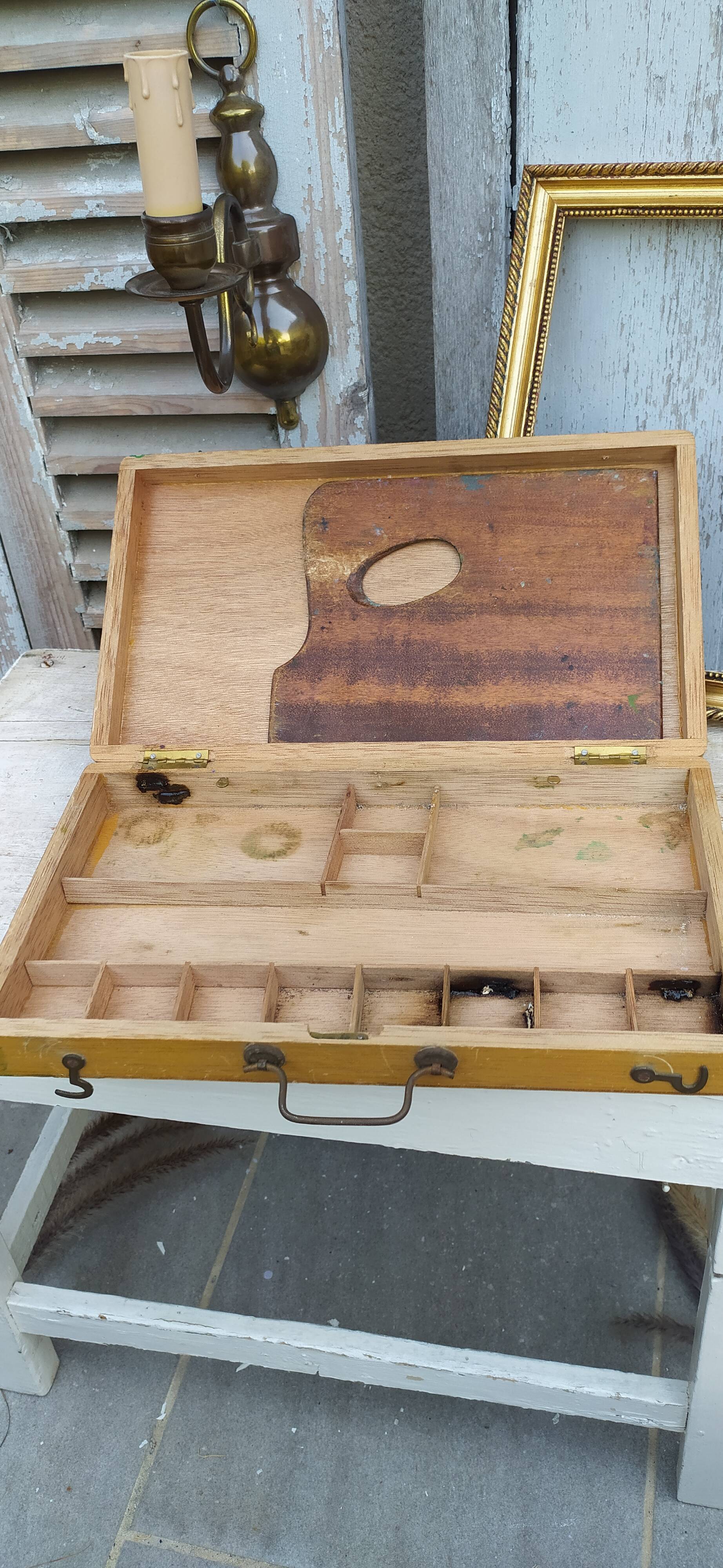Former painter's box with his palette