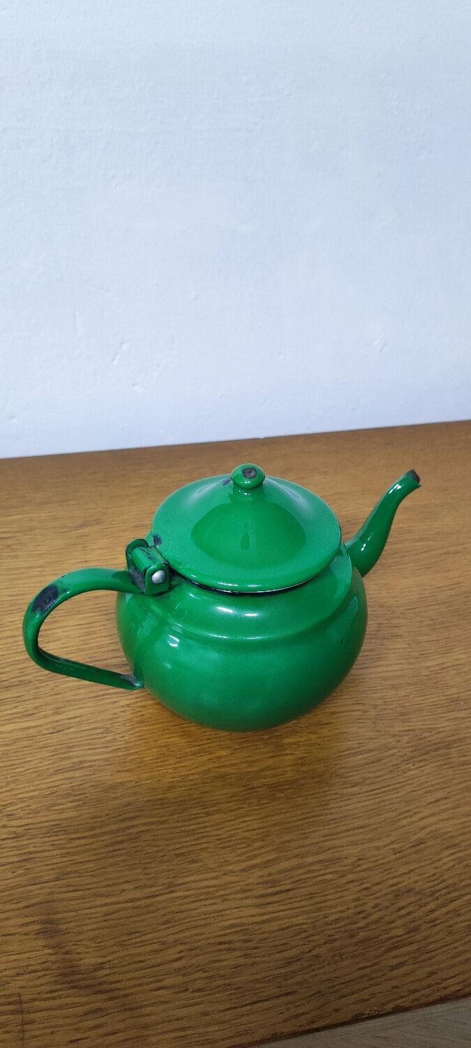 Enamel teapot