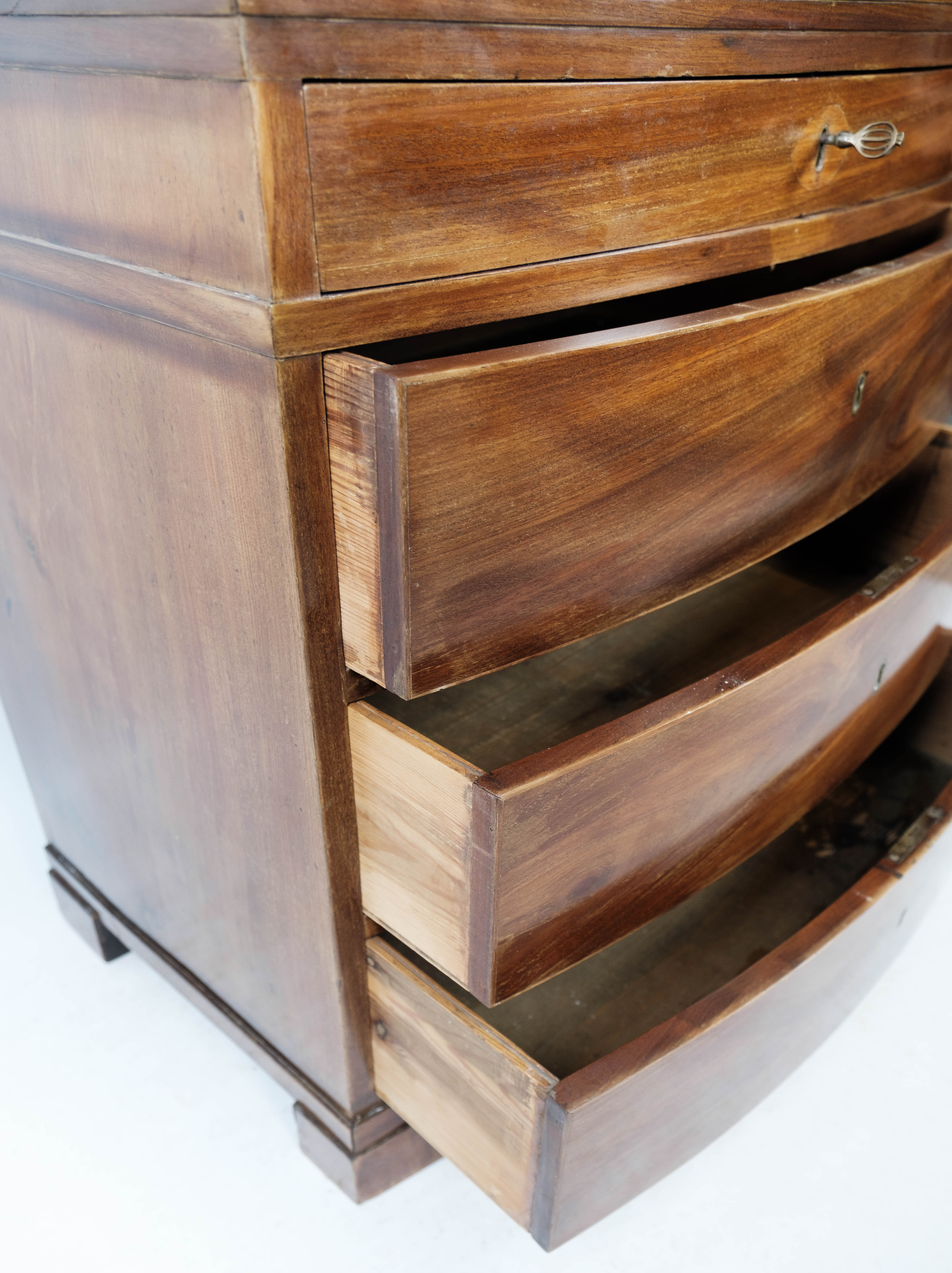 Empire chest of drawers of polished mahogany, 1820